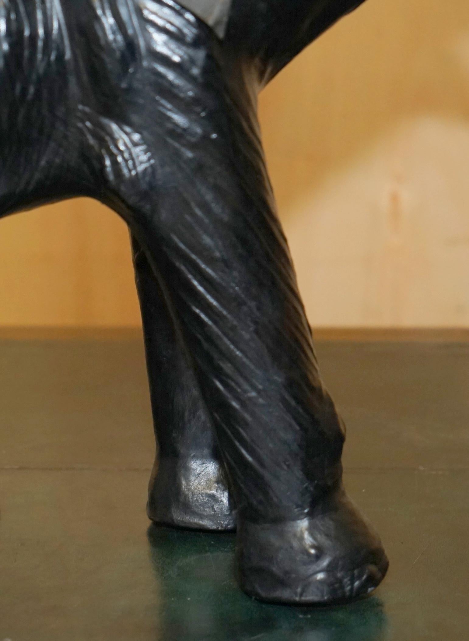 LOVELY LIBERTY'S LONDON OMERSA LEATHER ELEPHANT FOOTSTOOL STOOL WiTH GLASS EYES (Mitte des 20. Jahrhunderts) im Angebot