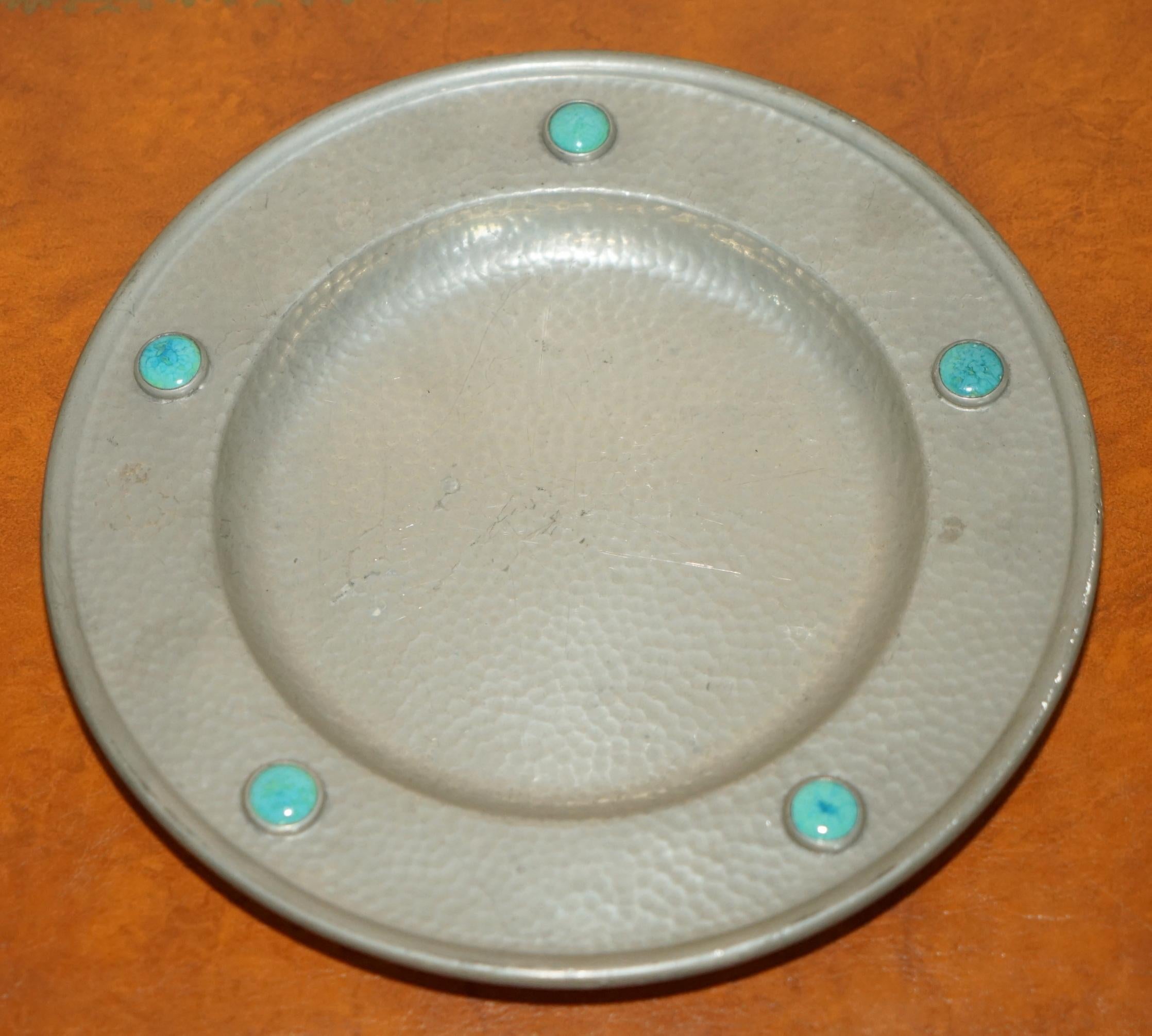 Mid-Century Modern LOVELY LIBERTY'S LONDON STYLE ASHBERRY PEWTER PLATE WITH CABOCHON STONEs en vente