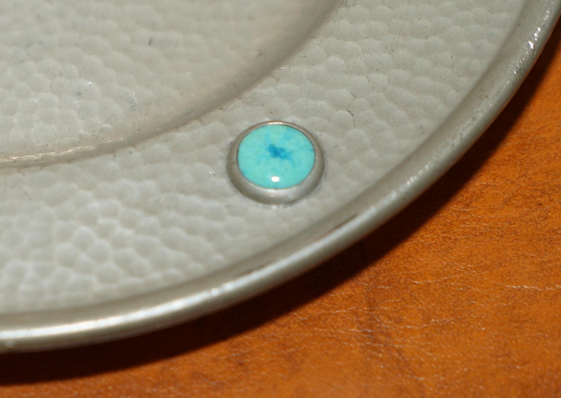 ENCANTADORA PLACA DE ESTILO LONDINÉS DE PIZARRA CON PIEDRAS DE CABOCHÓN en venta 1