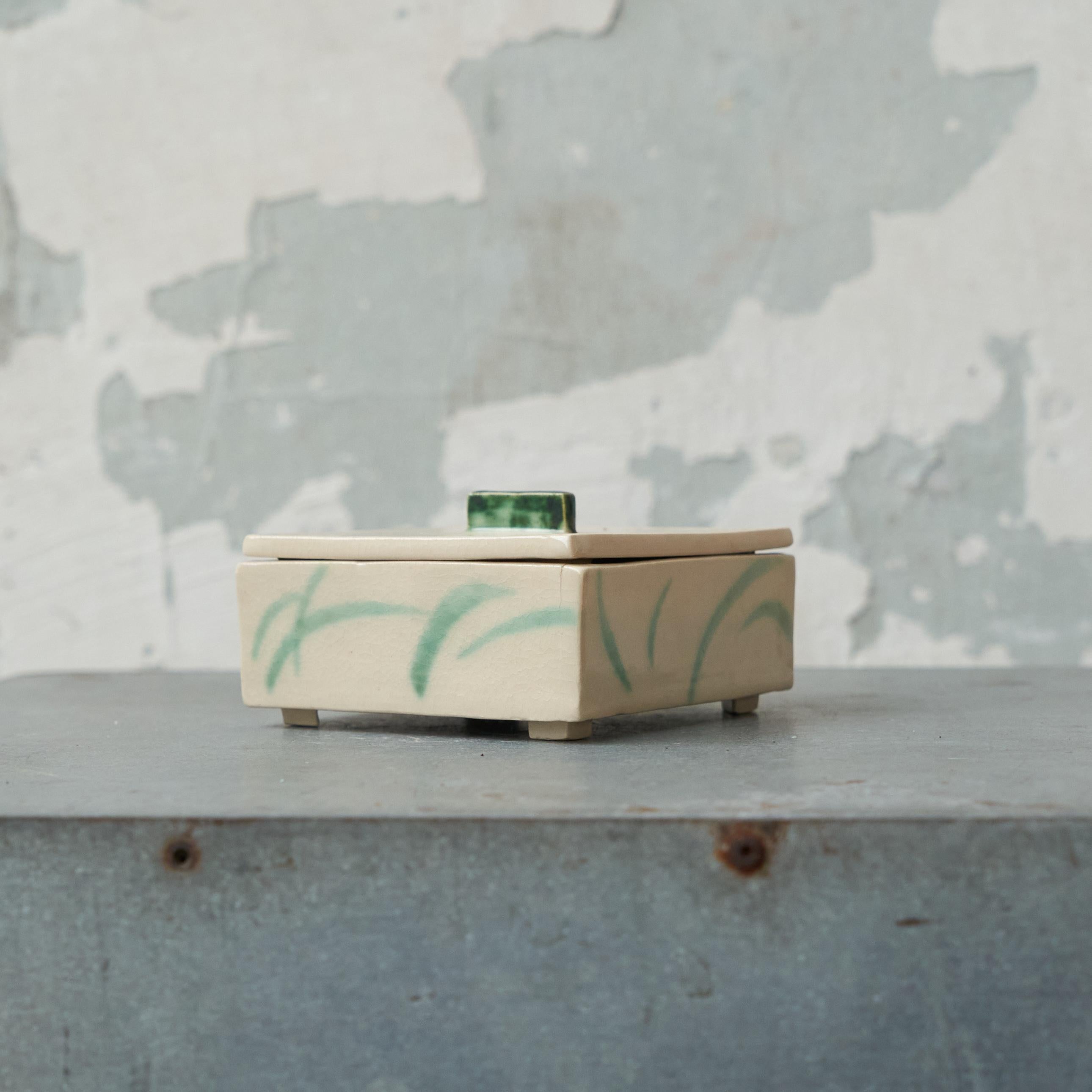 Poteries Jolie boîte à couvercle en céramique Art Déco 1930s en vente