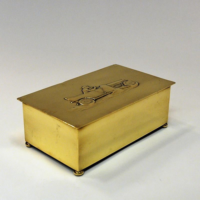 Rectangular and practical brass casket or box made by Eisenacher Motorenwerk in Geislingen an der Steige, 1910-1920, Germany. Perfect for small items like jewelry, coins, keys, cards etc. Wooden bottom and inner sides of the casket. The top lid of