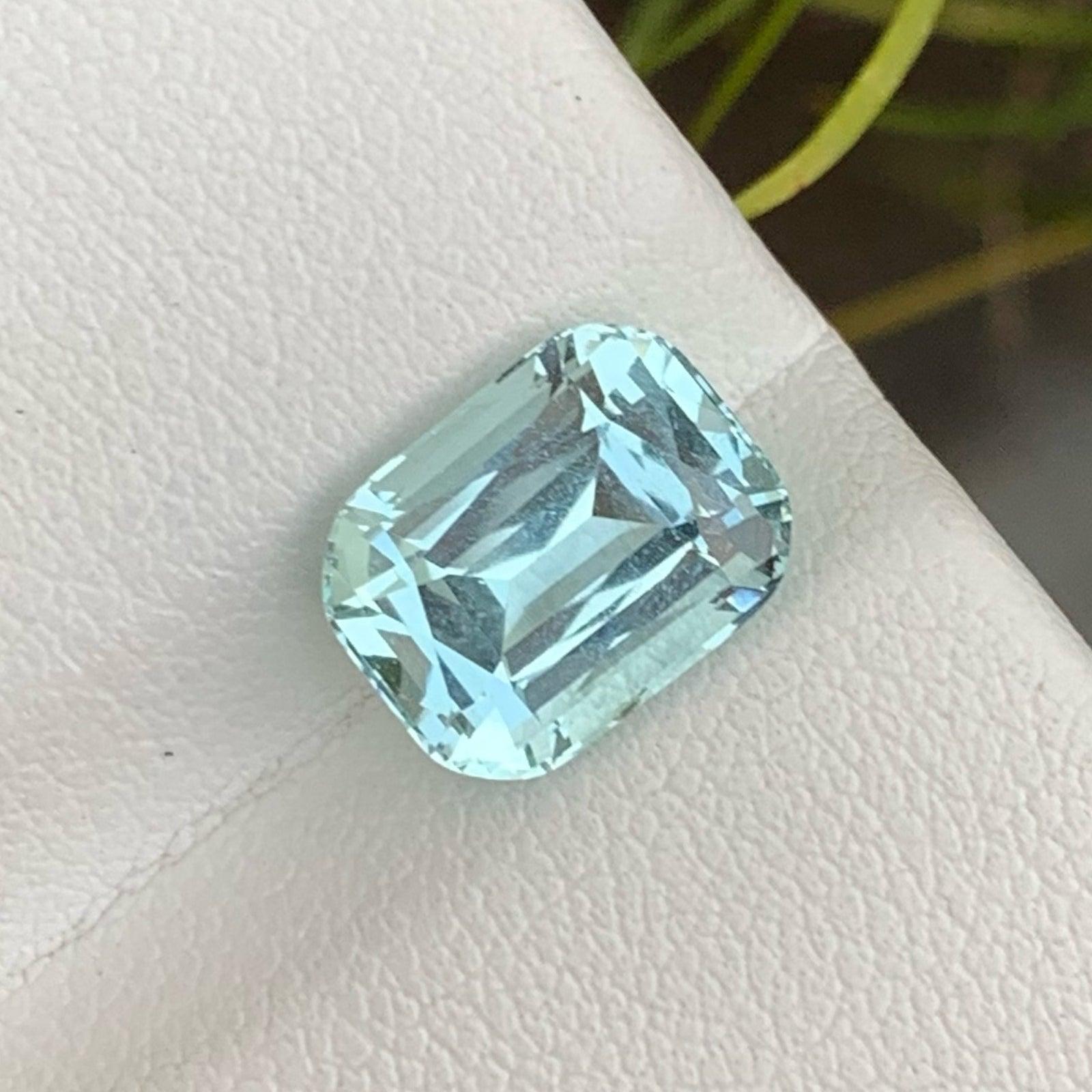 Lovely Light Blue Loose Aquamarine Stone 3.50 Carats Faceted Aquamarine In New Condition For Sale In Bangkok, TH