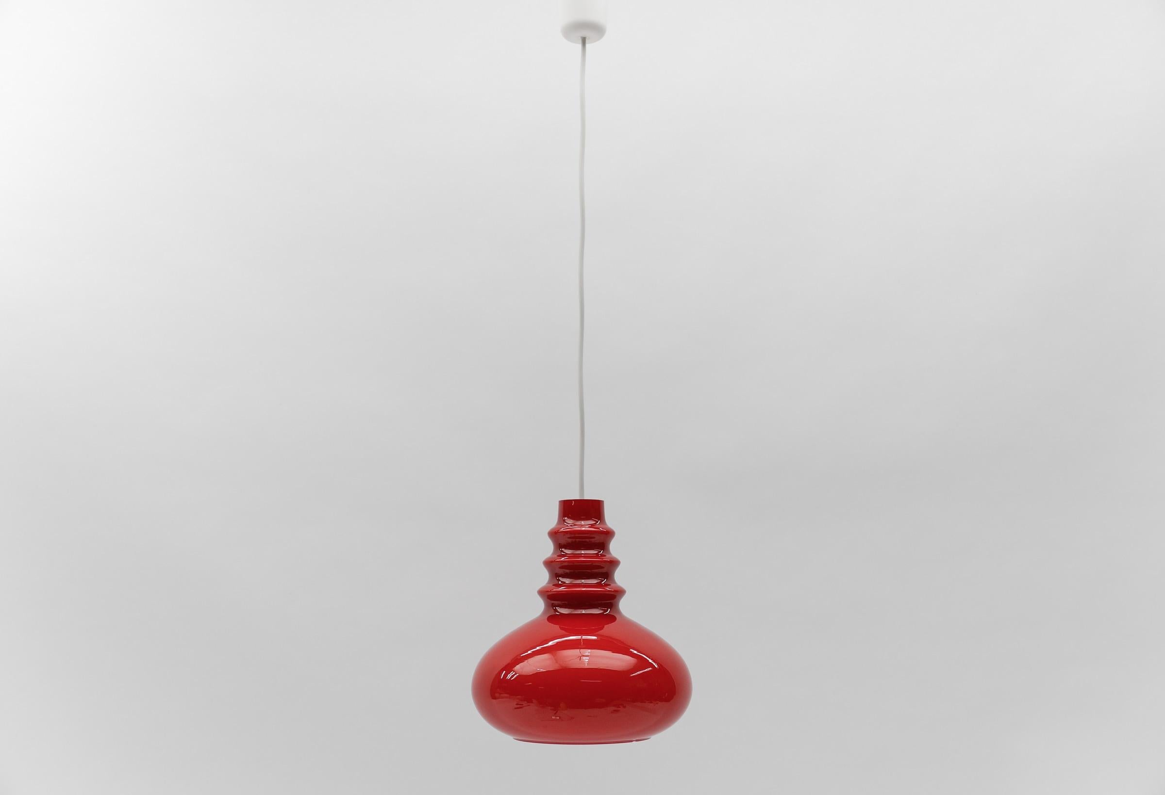 Lovely Lipstick Red Glass Ceiling Lamp by Peill & Putzler, 1960s

The lamp need 1x E27 / E26 Edison screw fit bulb, is wired, in working condition and runs both on 110 / 230 volt.

Light bulbs are not included.

It is possible to install this