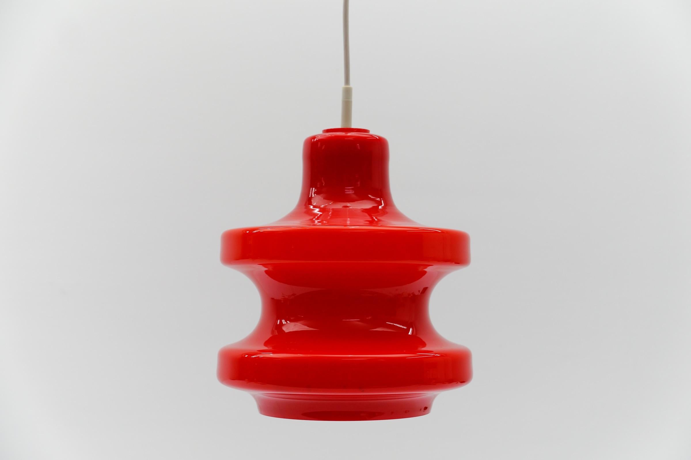 Tedesco Lampada da soffitto in vetro rosso rossetto di Peill & Putzler, anni '1960 in vendita
