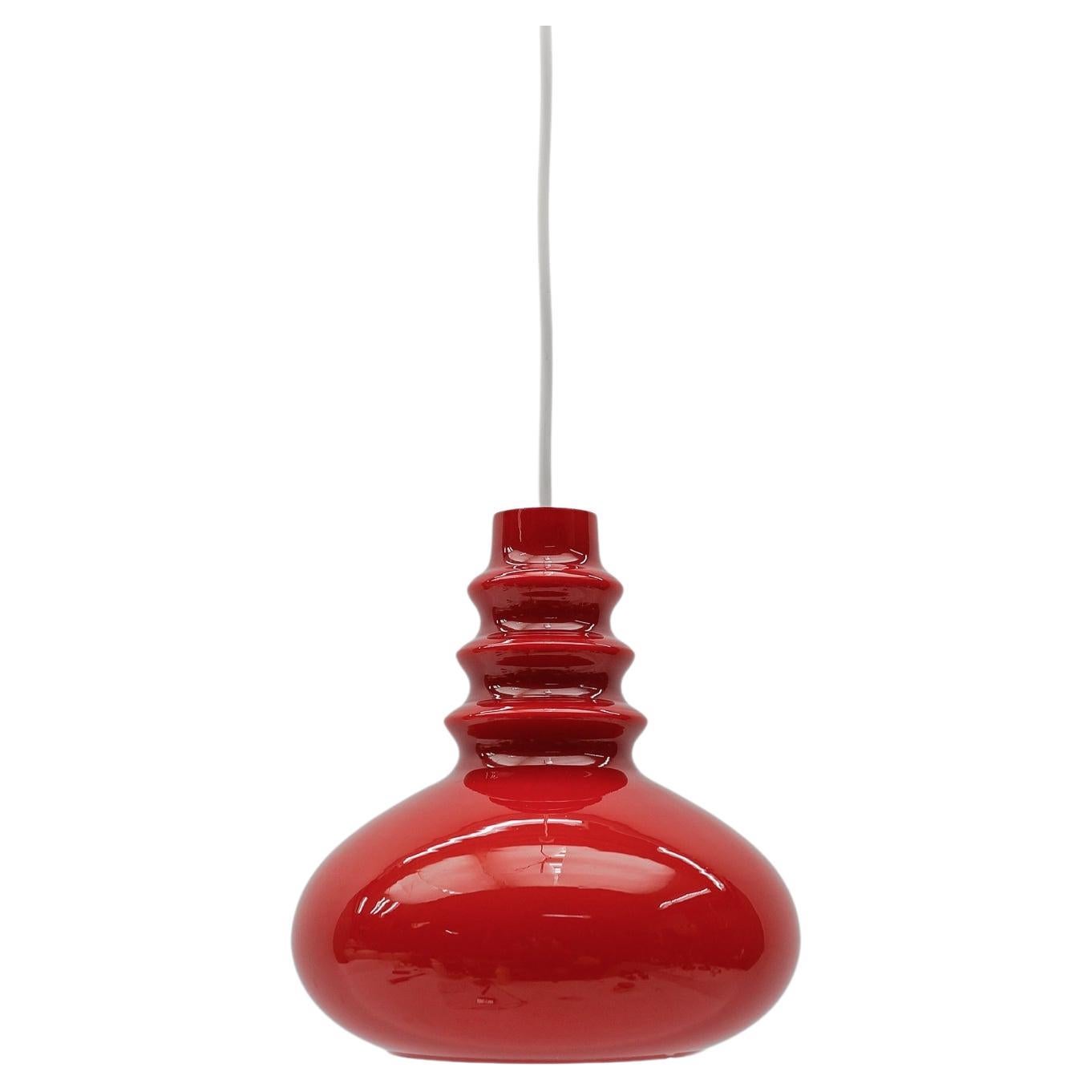 Ravissant plafonnier en verre rouge lipstick de Peill & Putzler, 1960