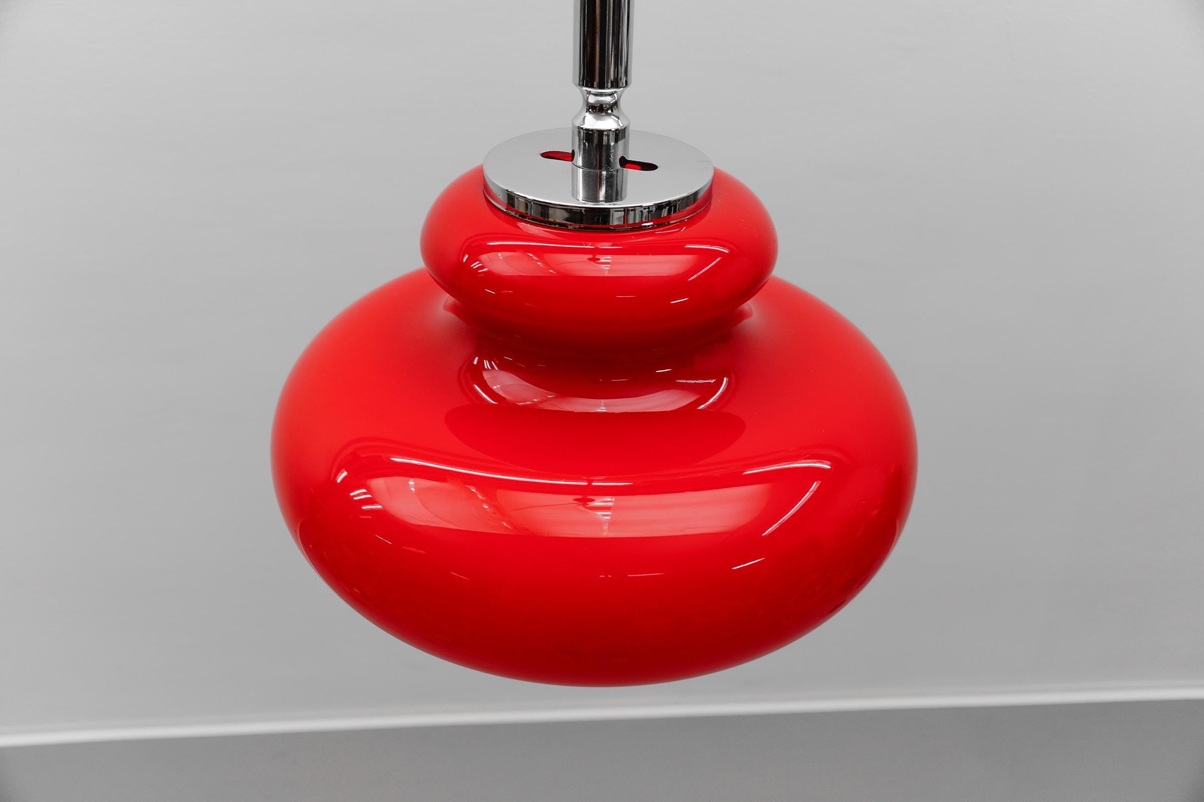 Vetro Lampada da soffitto in vetro rosso rossetto di Peill & Putzler, anni '1970 in vendita