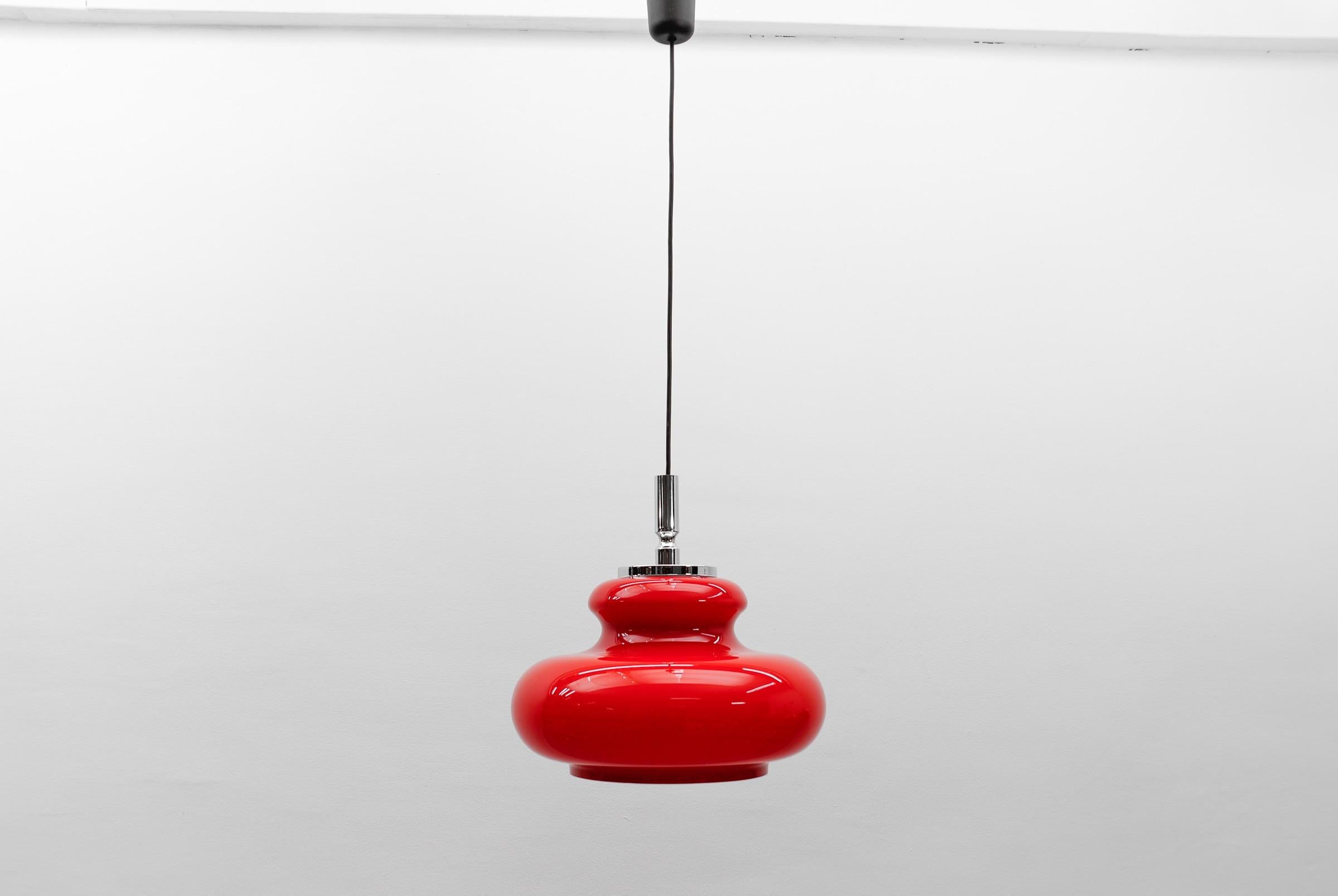 Lampada da soffitto in vetro rosso rossetto di Peill & Putzler, anni '1970 in vendita 1