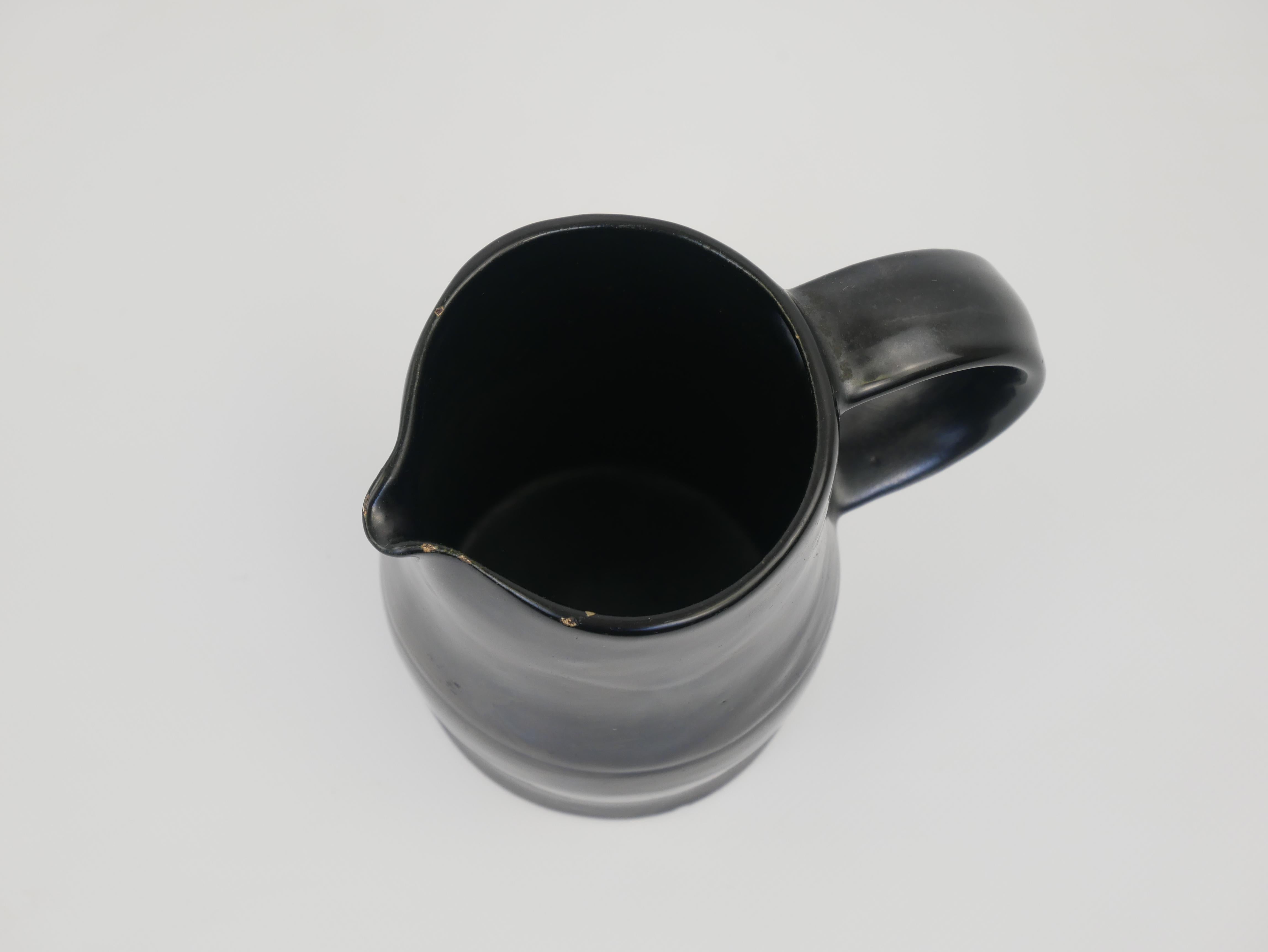 Joli petit pichet en céramique émaillée noire Vallauris circa 1950 en vente 4