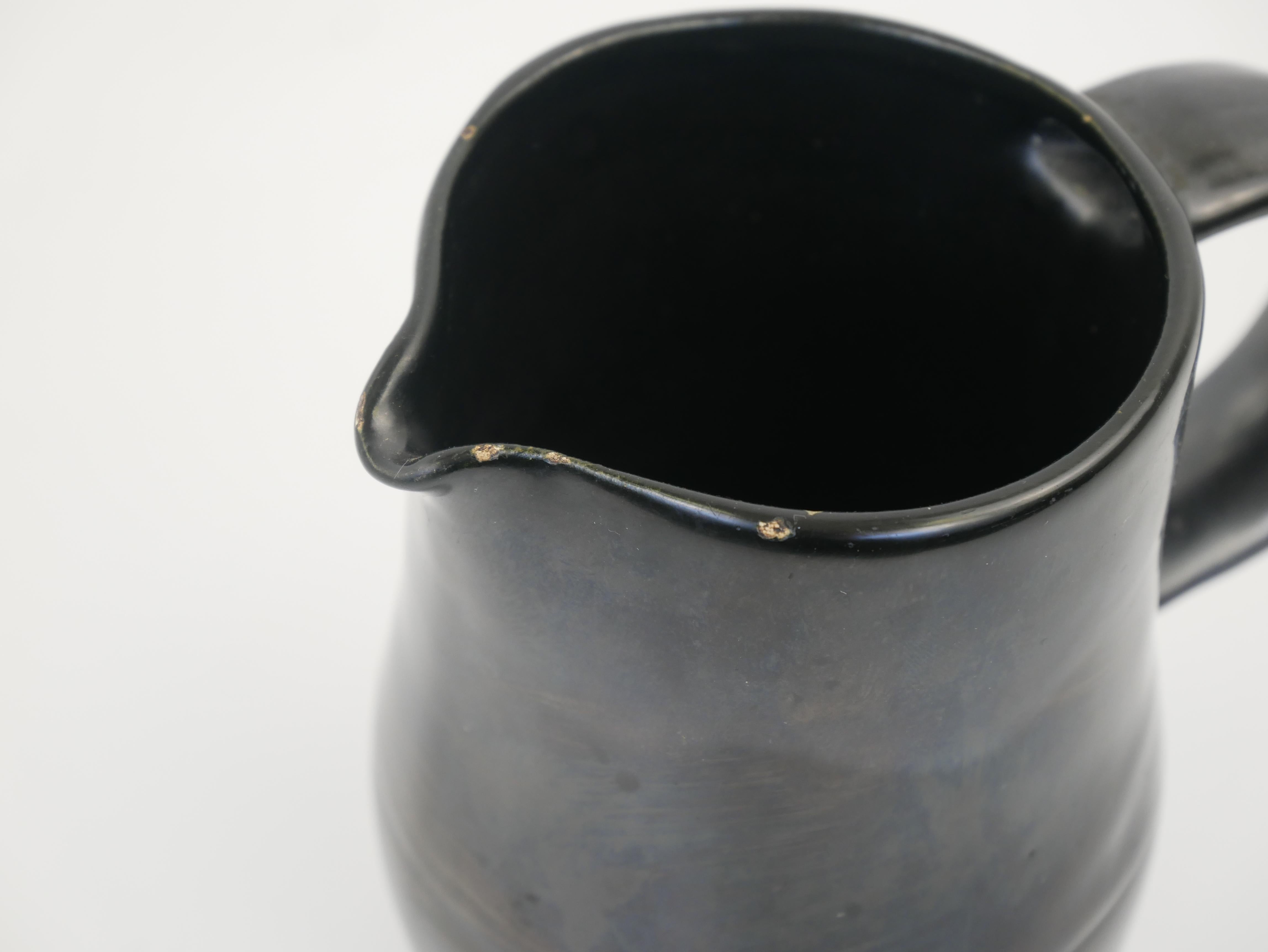 Joli petit pichet en céramique émaillée noire Vallauris circa 1950 en vente 5