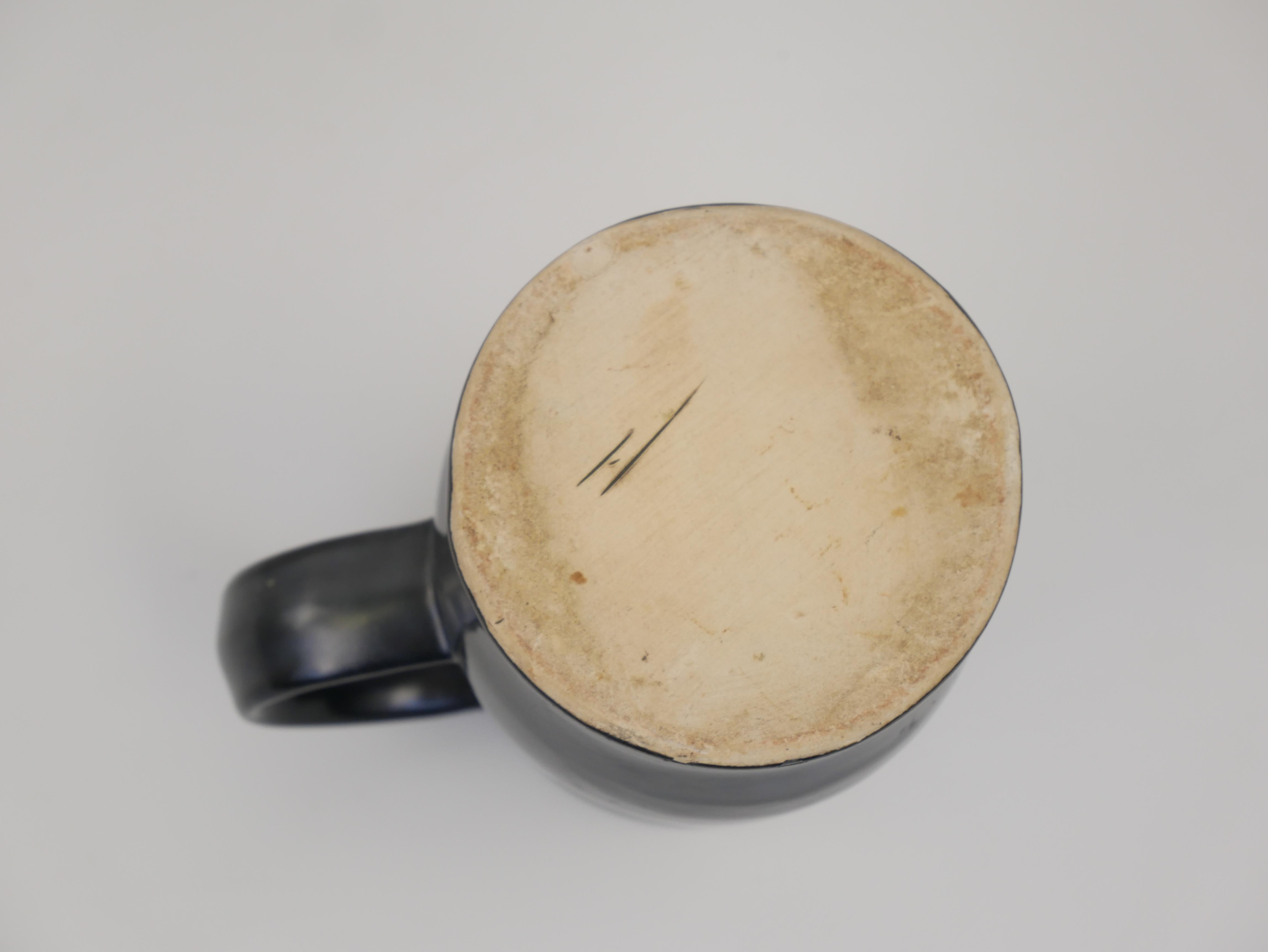 Joli petit pichet en céramique émaillée noire Vallauris circa 1950 en vente 6