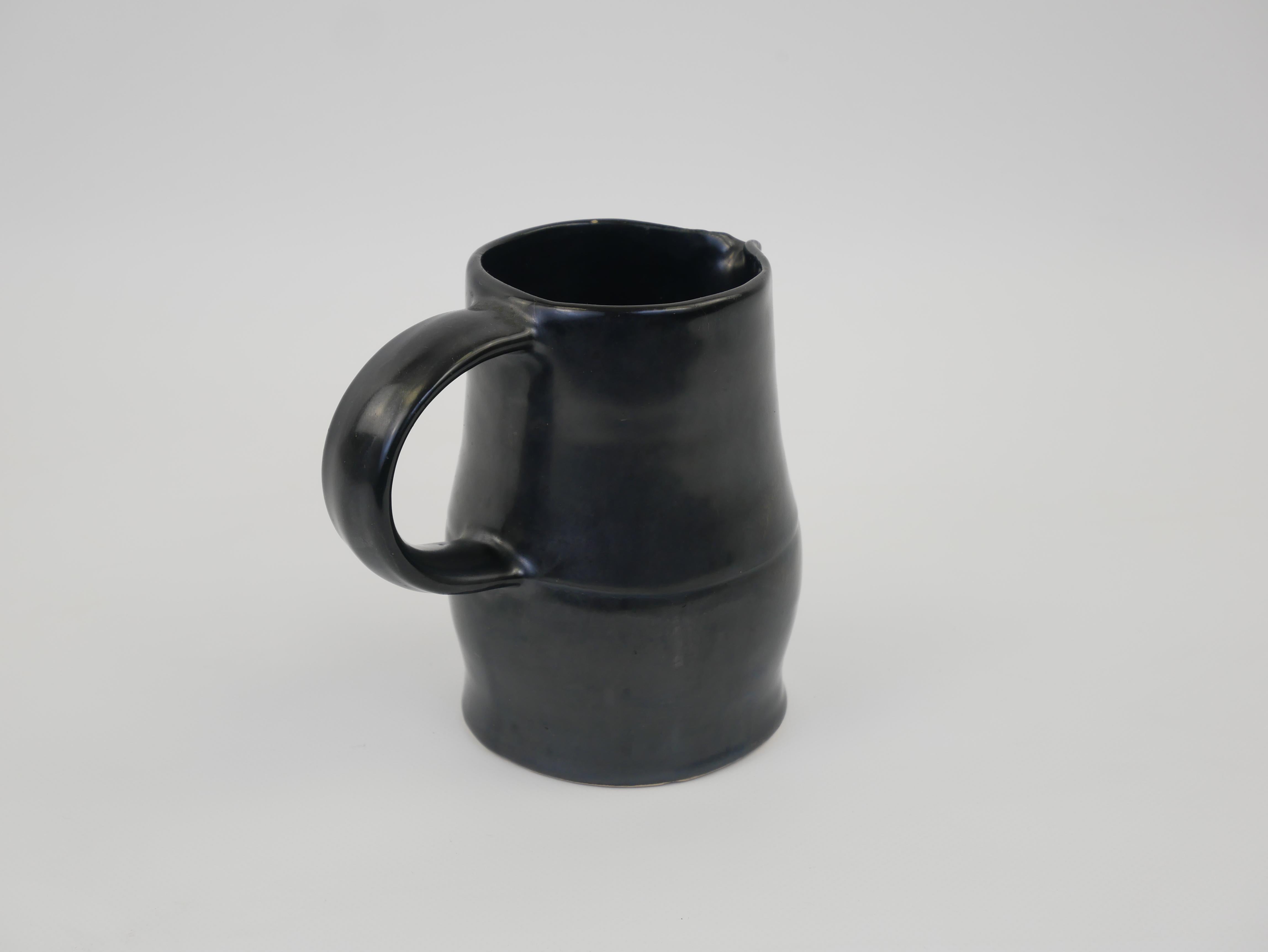 Joli petit pichet en céramique émaillée noire Vallauris circa 1950 Bon état - En vente à NICE, FR