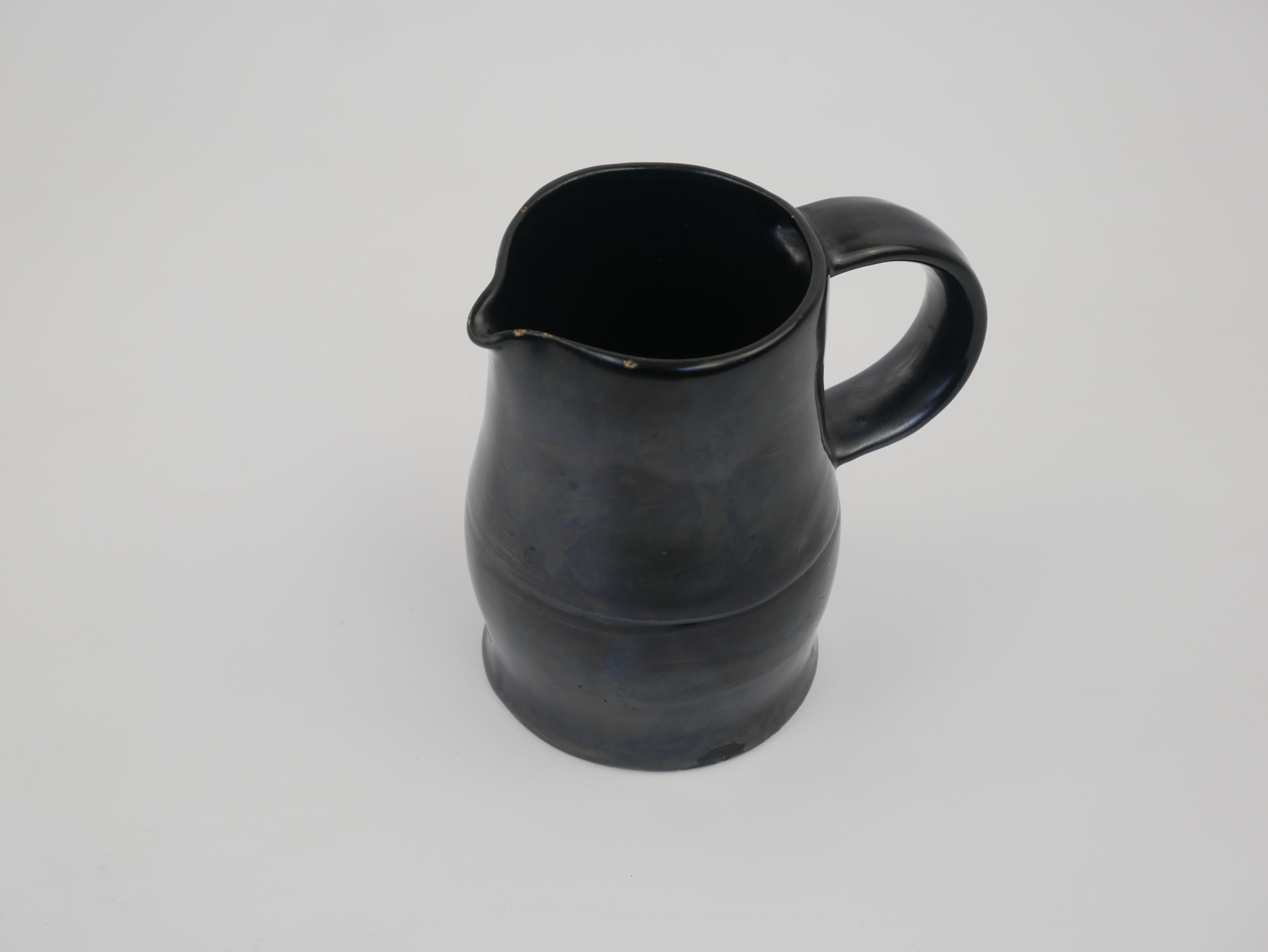 Joli petit pichet en céramique émaillée noire Vallauris circa 1950 en vente 2