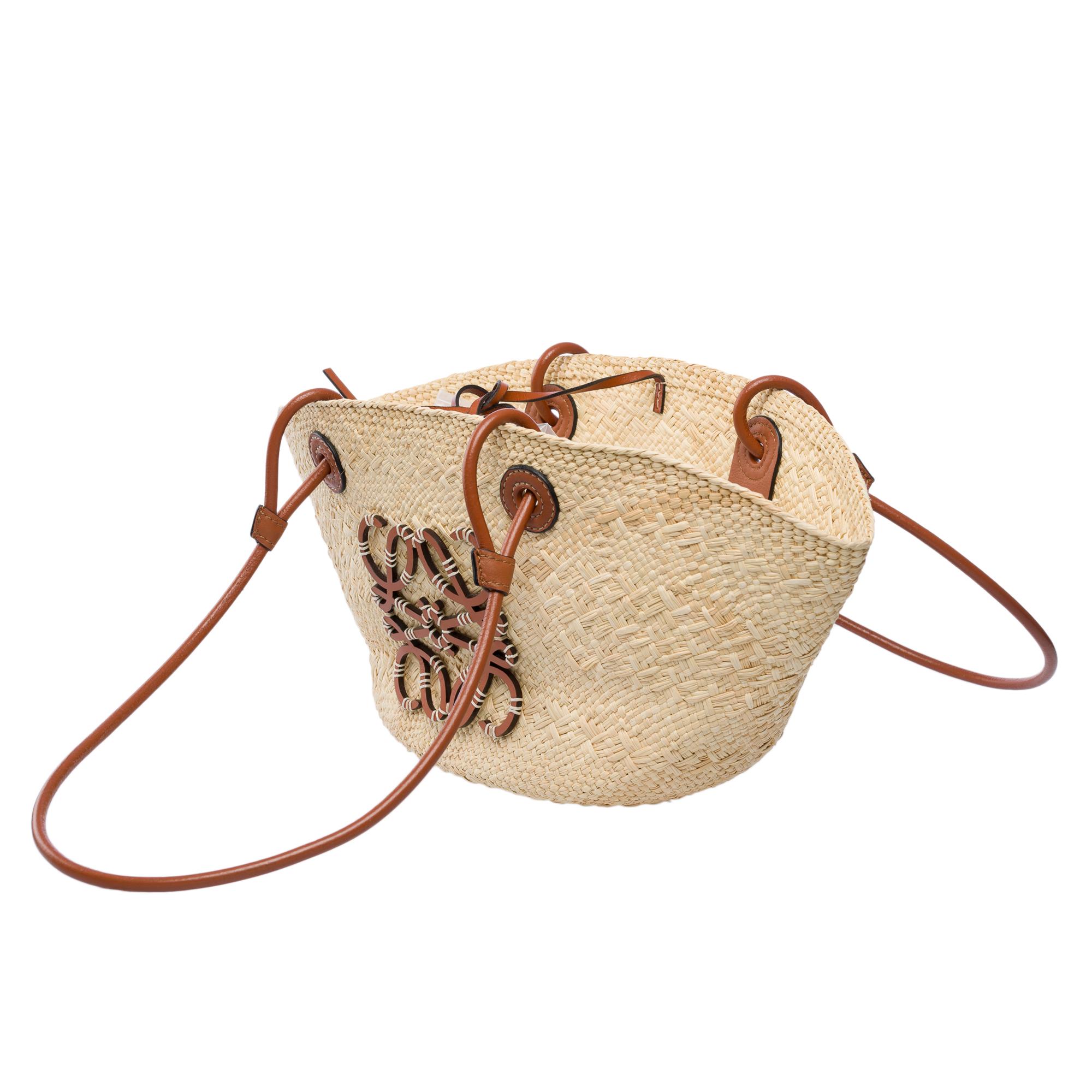 Ravissant Petit panier Anagram de Loewe en osier de palme Iraca et veau marron Pour femmes en vente