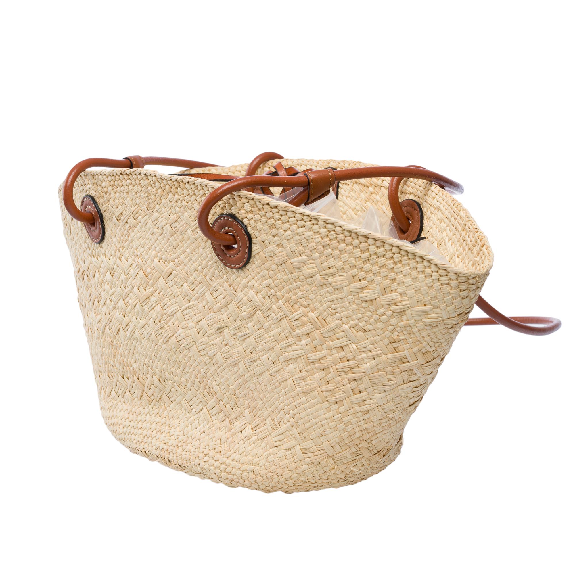 Ravissant Petit panier Anagram de Loewe en osier de palme Iraca et veau marron en vente 1