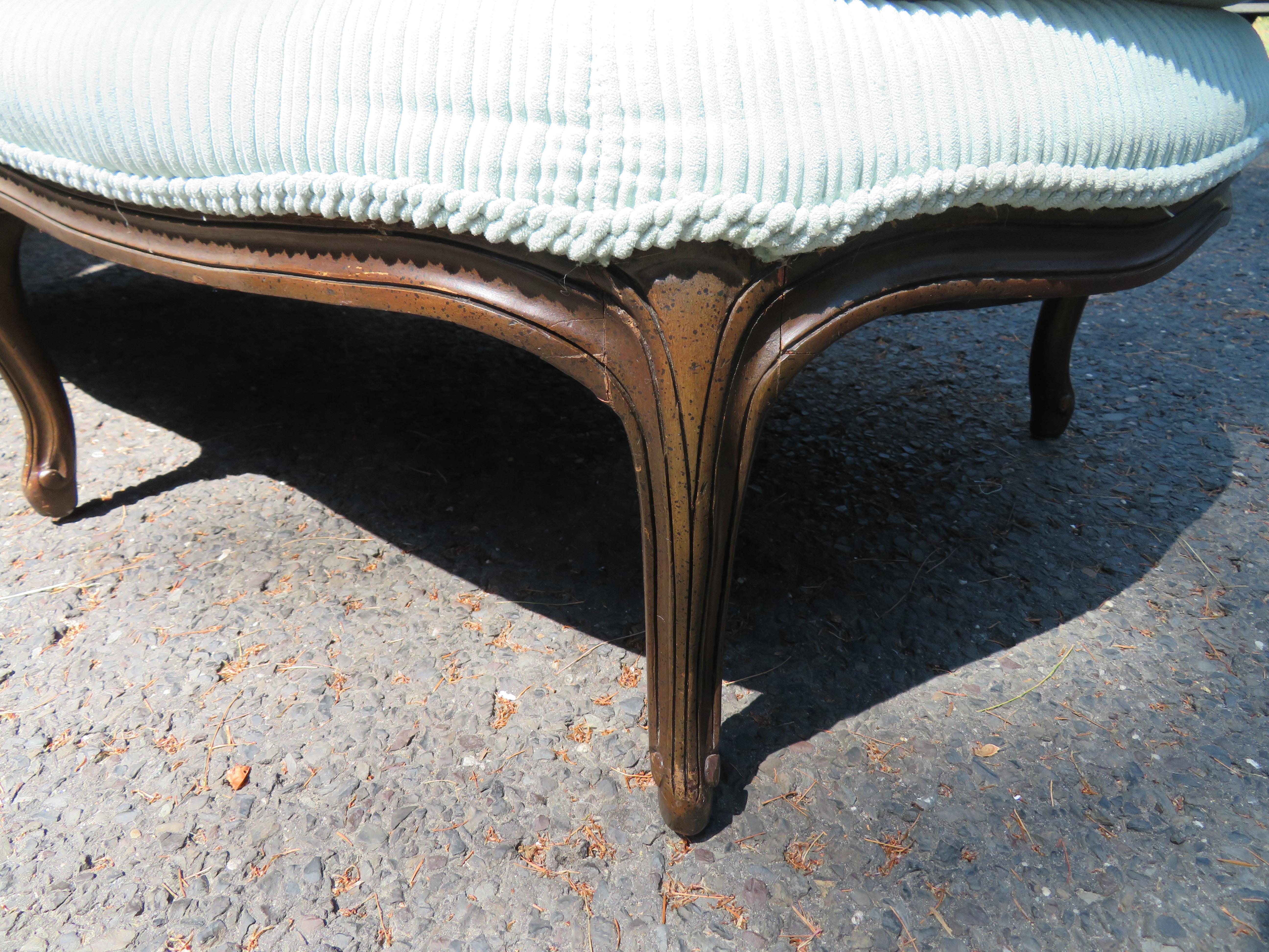 Lovely Louis XIV Style Chaise Lounge For Sale 2