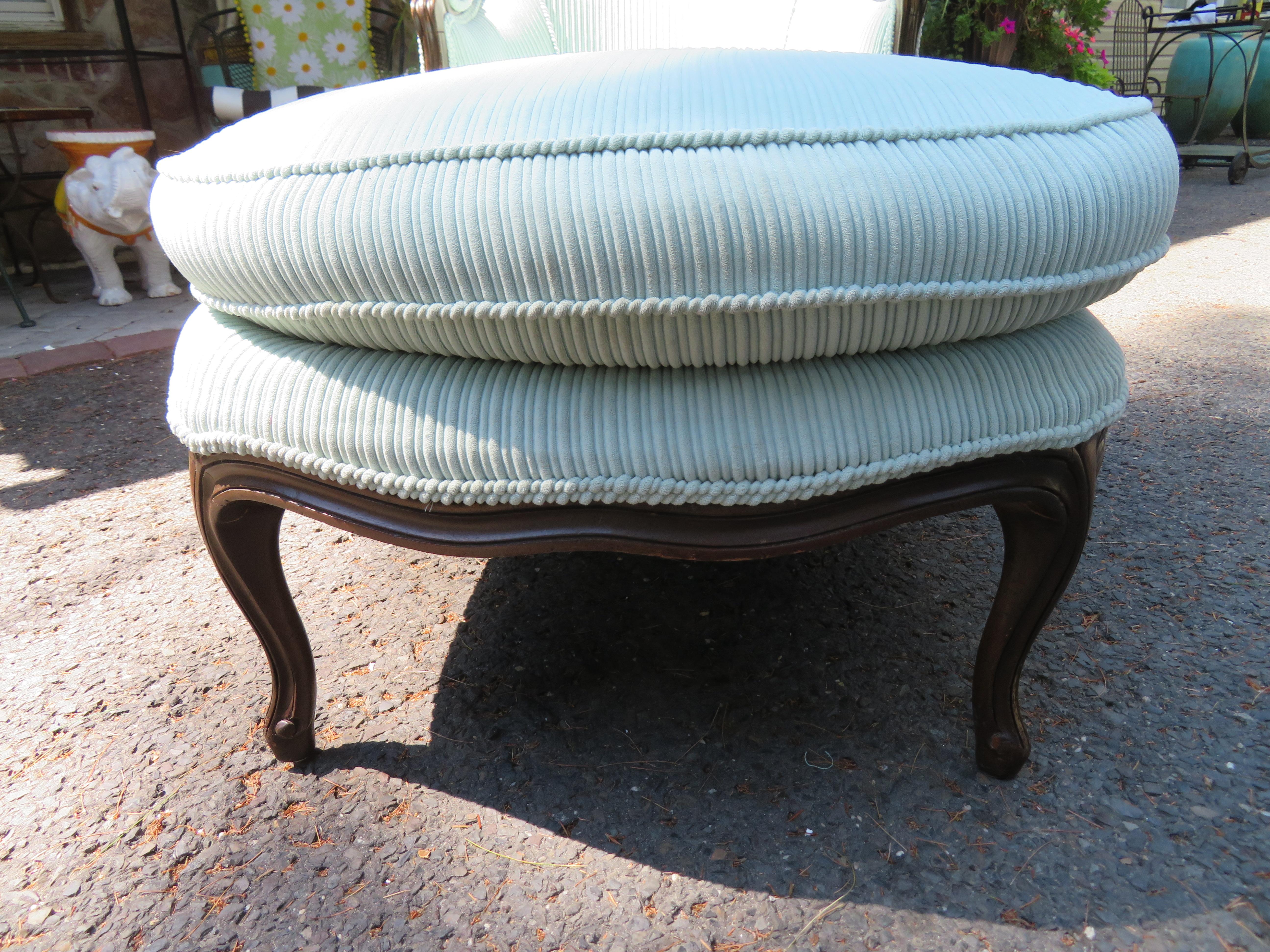 Upholstery Lovely Louis XIV Style Chaise Lounge For Sale