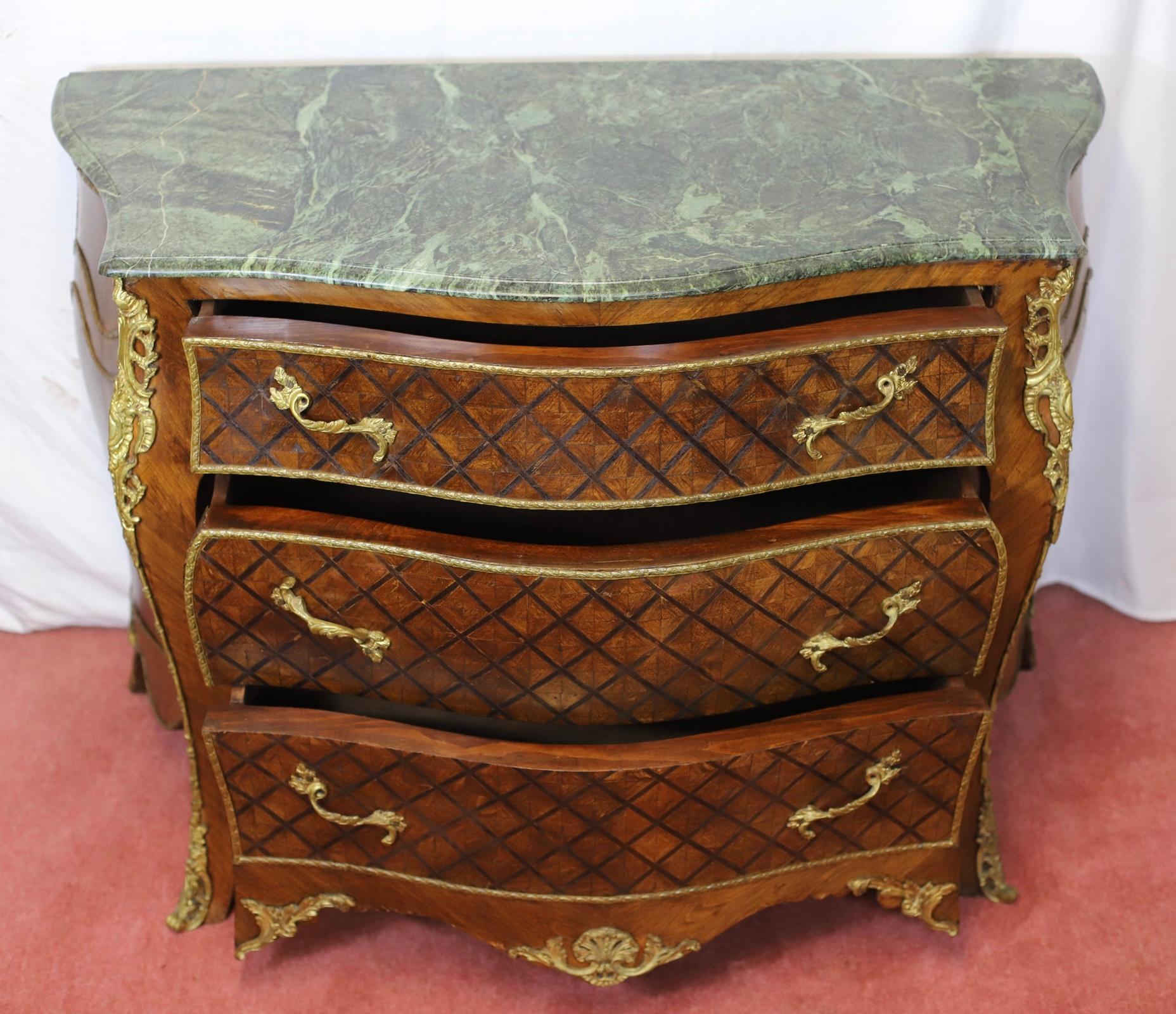 Lovely Louis XV Style Chest Of Three Drawers & Marble Top In Good Condition For Sale In Crawley, GB
