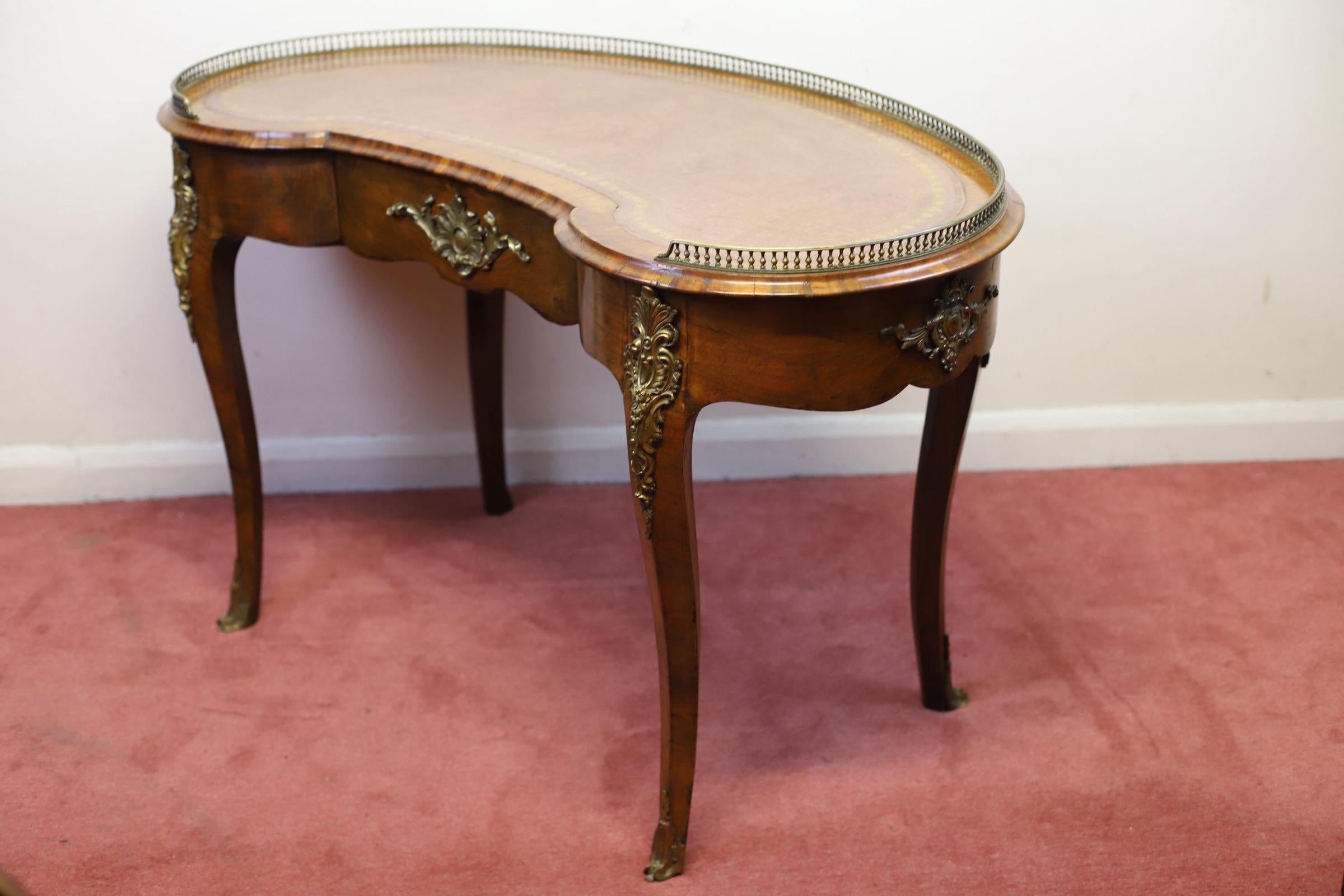 Lovely Louis XV Style Kidney Shaped Writing Table For Sale 5