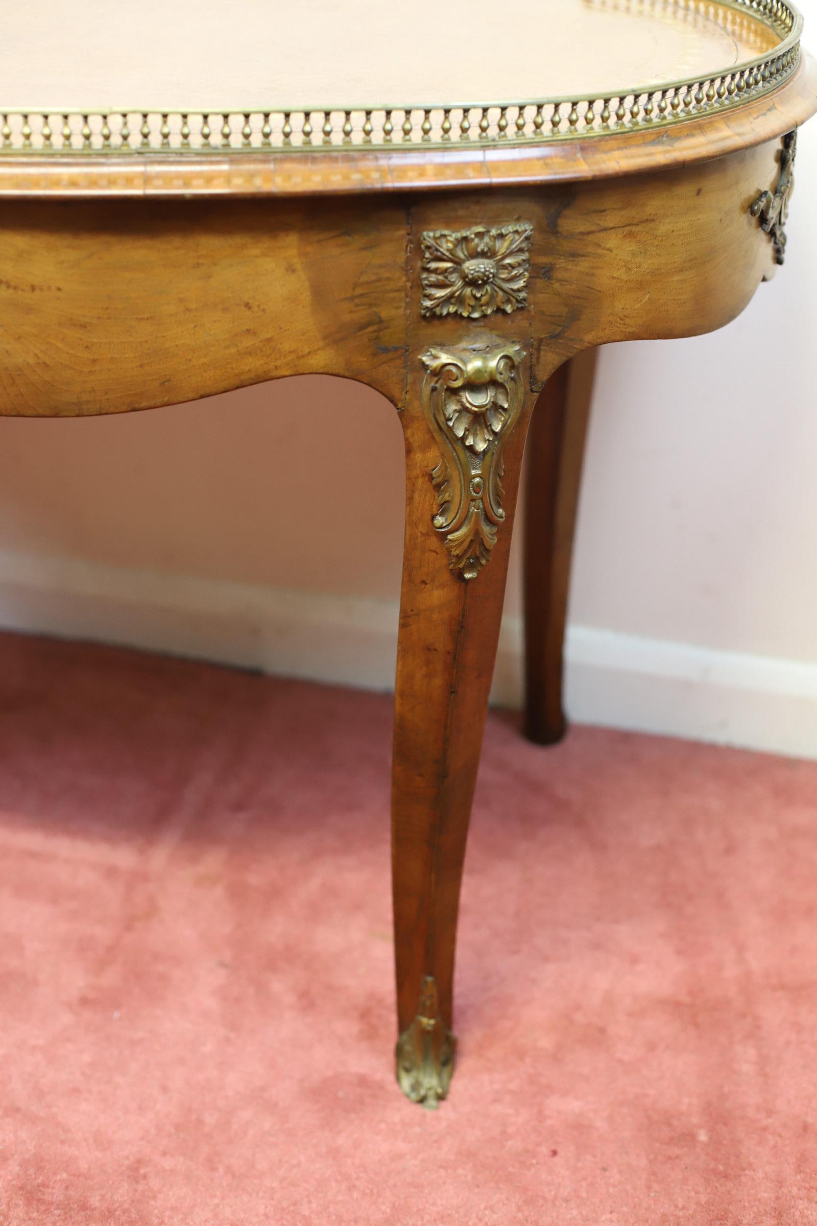 Lovely Louis XV Style Kidney Shaped Writing Table For Sale 8