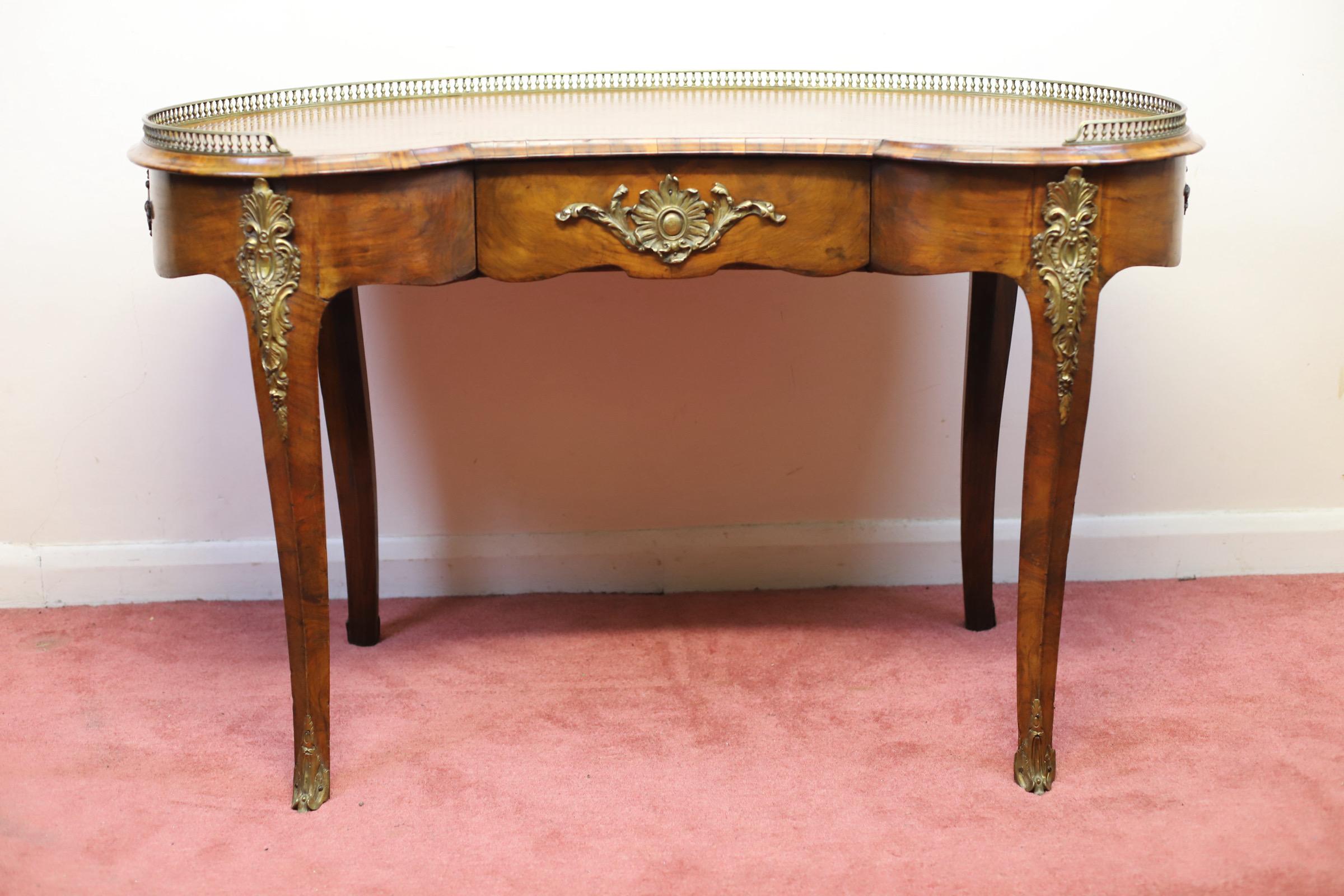 British Lovely Louis XV Style Kidney Shaped Writing Table For Sale