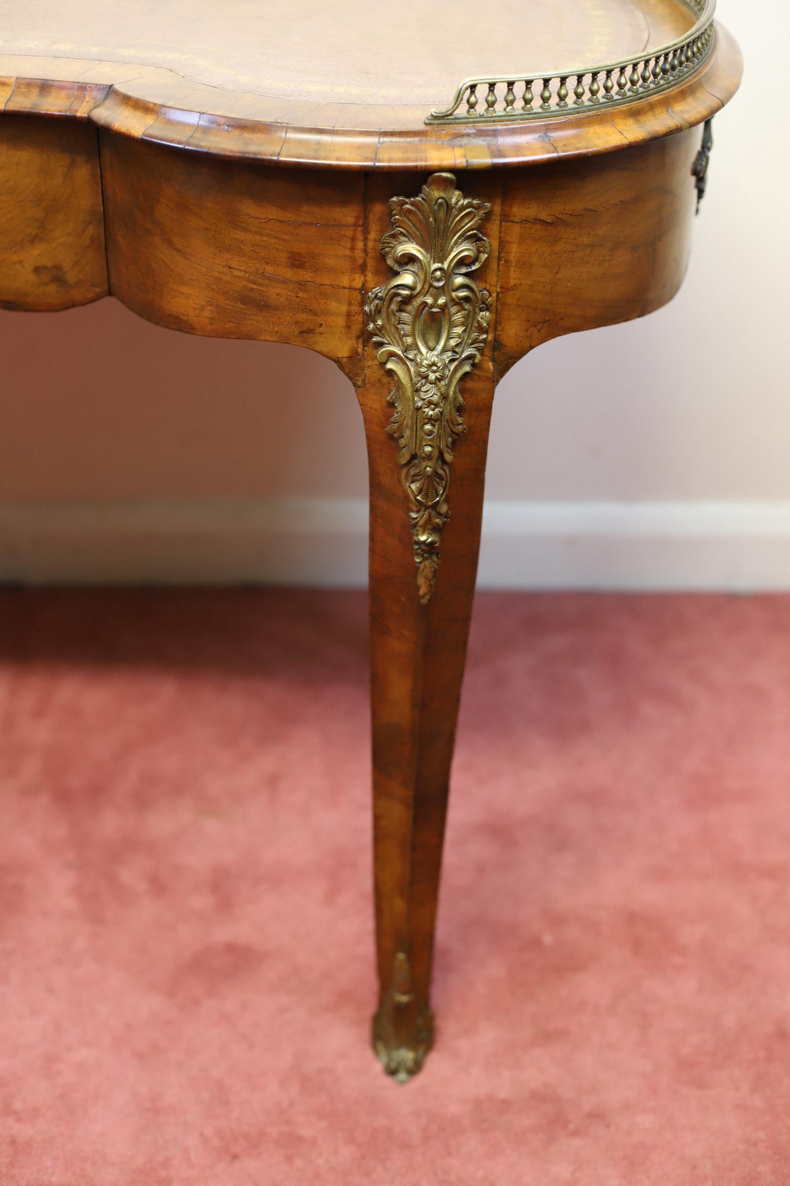 Lovely Louis XV Style Kidney Shaped Writing Table In Fair Condition For Sale In Crawley, GB