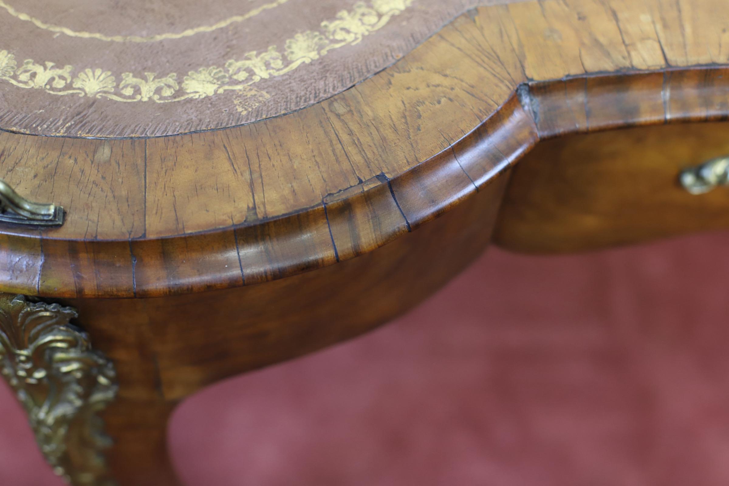 Lovely Louis XV Style Kidney Shaped Writing Table For Sale 1