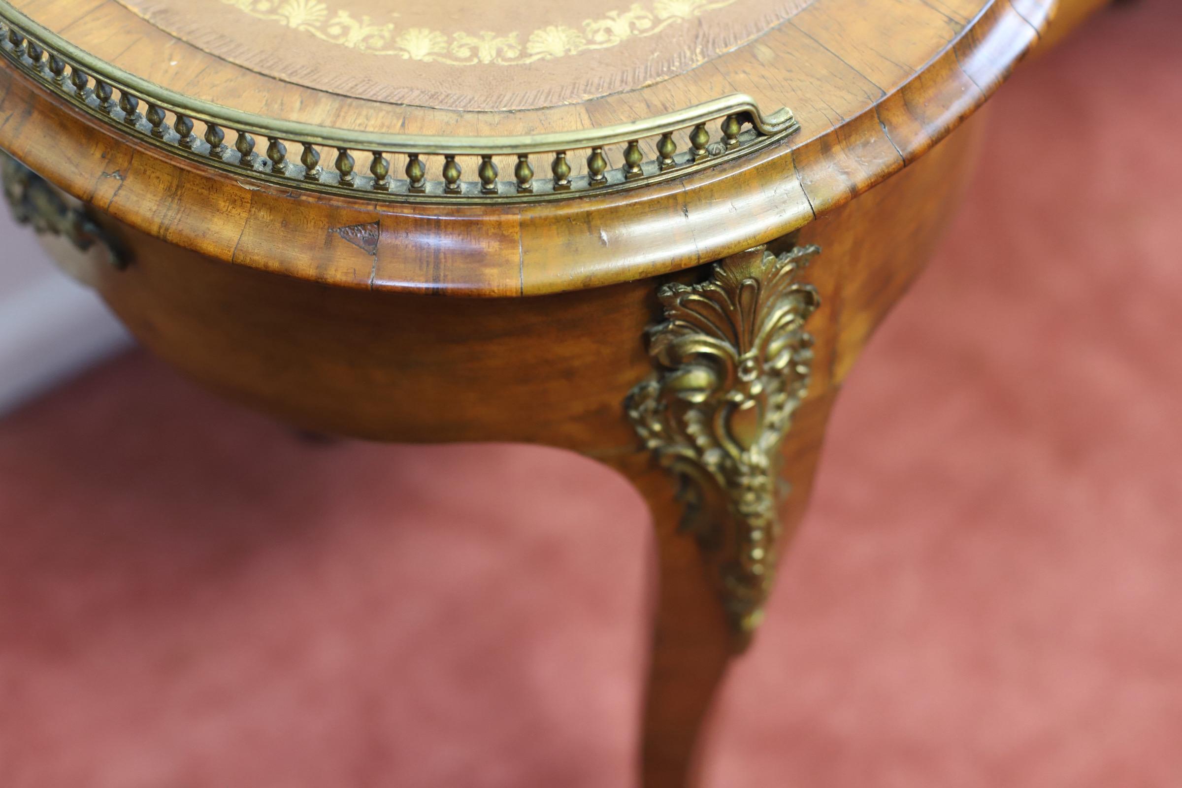 Lovely Louis XV Style Kidney Shaped Writing Table For Sale 2