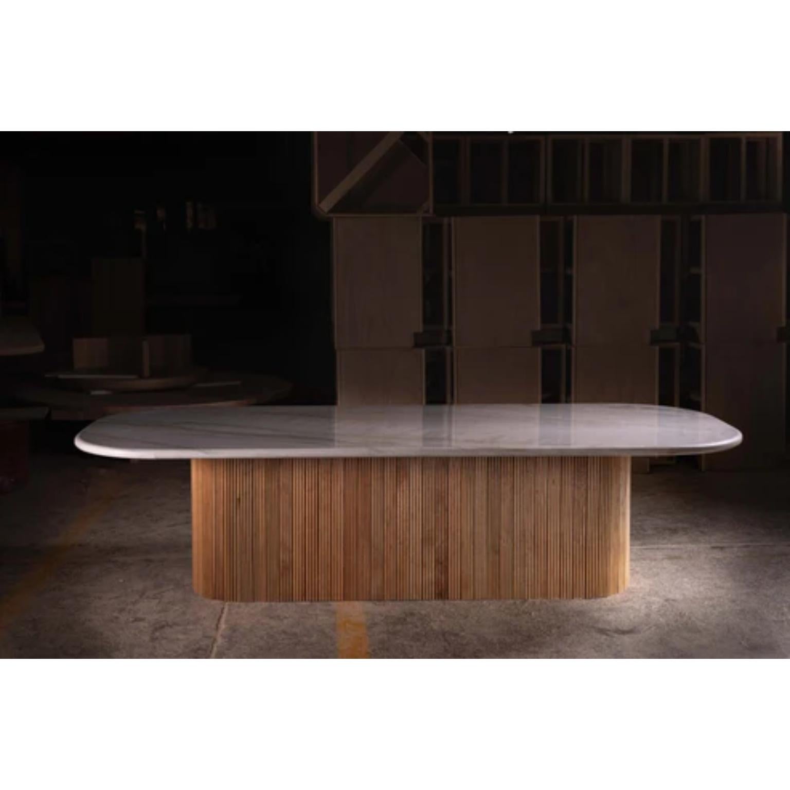 Lovely, Lovely, White Table de salle à manger en chêne massif et marbre blanc par No Age Studio
Dimensions : P 114,3 x L 215,9 x H 76,2 cm. 
MATERIAL : Chêne et marbre.

No AGE Studio - Meubles artisanaux

Chaque pièce que nous créons est fabriquée