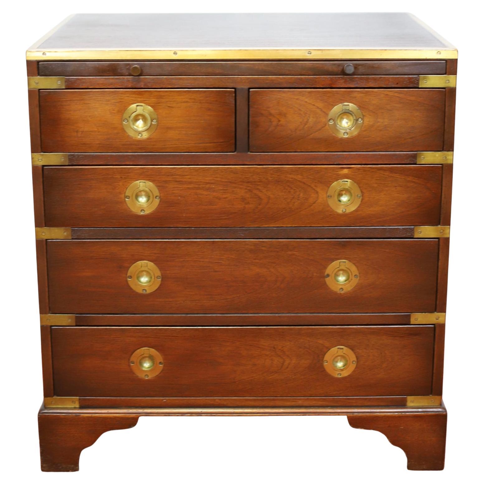 Lovely Mahogany And Brass Military Campaign Style Small Chest Of Drawers in vendita