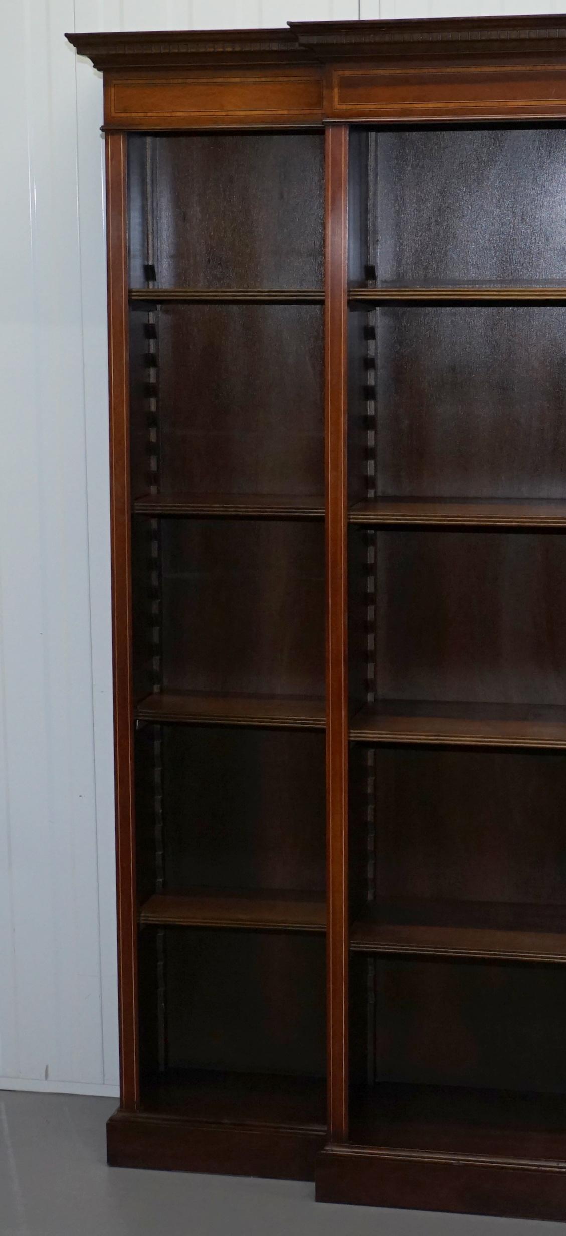 English Lovely Mahogany Breakfront Library Bookcase with Adjustable Shelves Throughout
