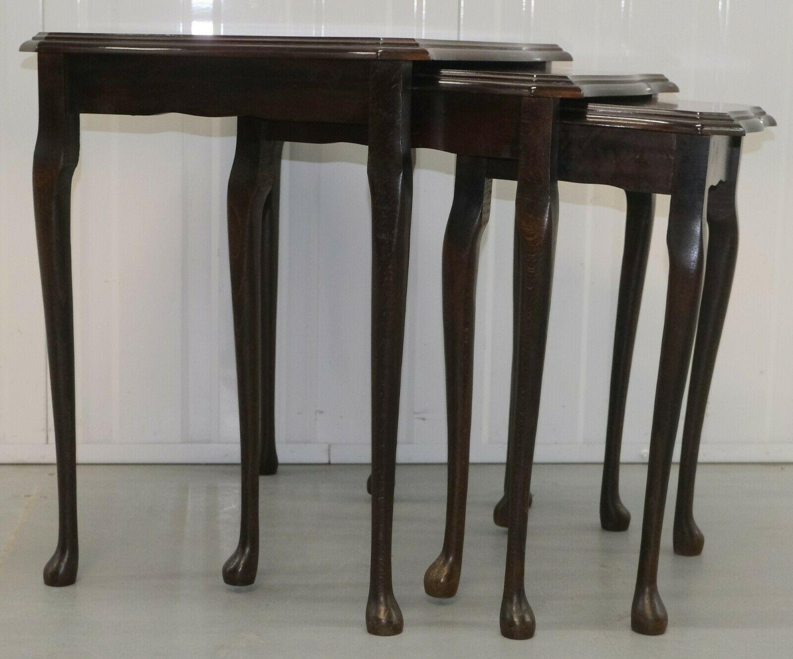 English Lovely Hardwood Brown Set Nest of Tables on Cabriole Legs For Sale