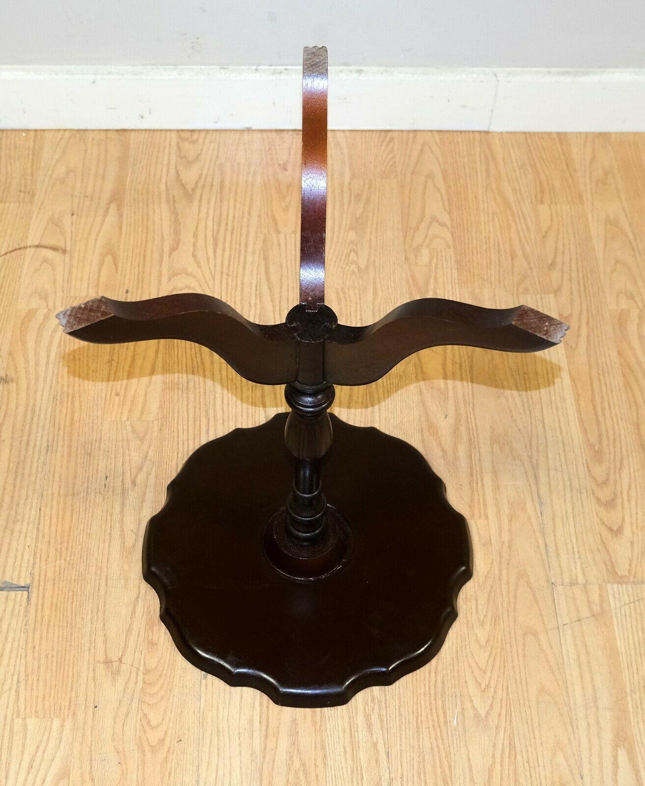 Lovely Hardwood Green Top & Gold Tooling Tripod Pie Crust Edge Side/Wine Table For Sale 2