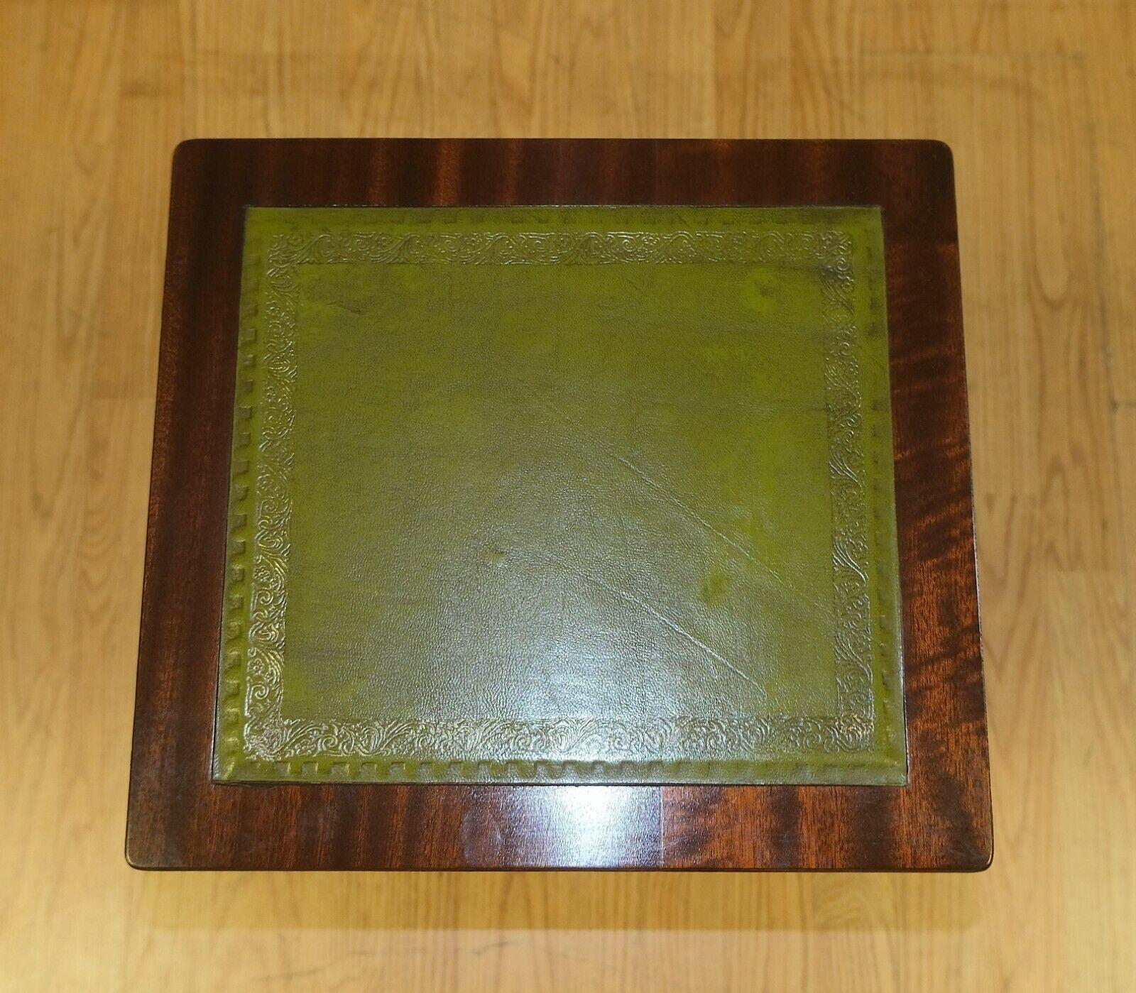 Schöne Hartholz-Tischgruppe mit grüner Lederplatte und seitlichen Stützen in Harfenform im Angebot 4