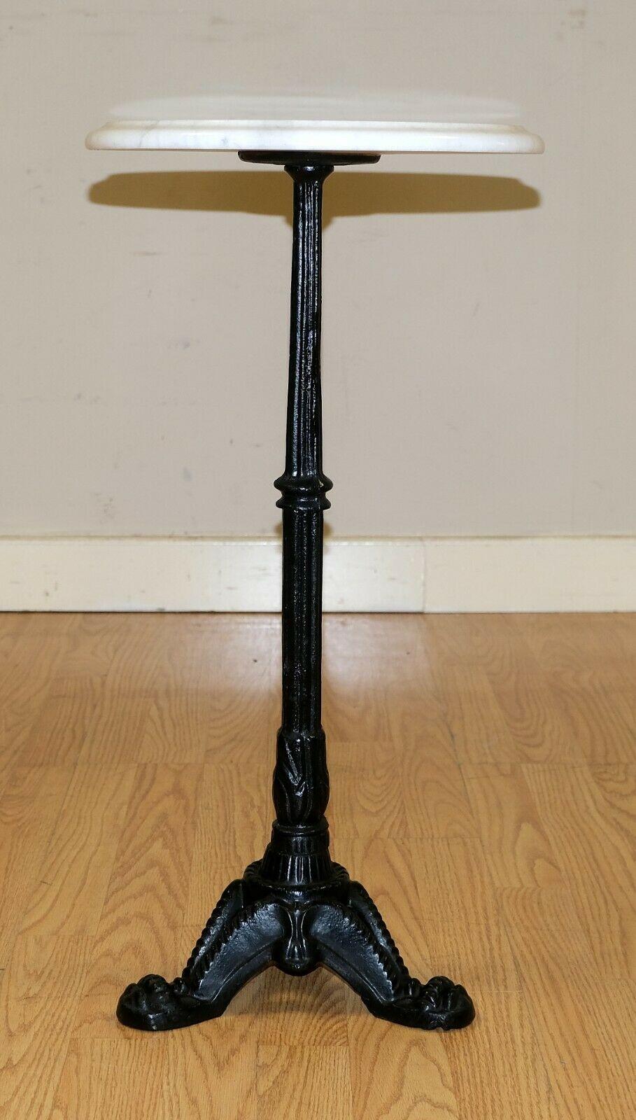 We are delighted to offer for sale this lovely side/wine marble top table with black iron tripod stand. 

This versatile small table would look nice next to your sofa or any room around your home. The contrast between black and white makes this