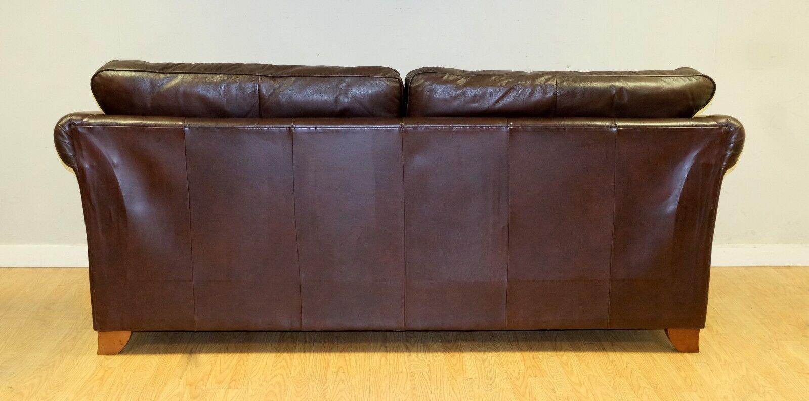 Hand-Crafted LOVELY MARKS & SPENCER ABBEY BRoWN LEATHER TWO SEATER SOFA ON WOODEN FEET For Sale