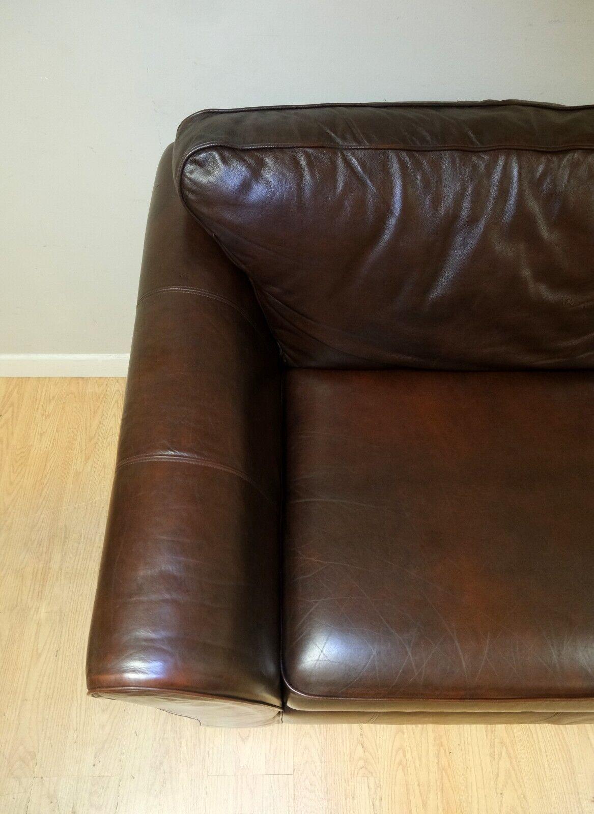 LOVELY MARKS & SPENCER ABBEY BRoWN LEATHER TWO SEATER SOFA ON WOODEN FEET For Sale 1