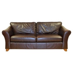 LOVELY MARKS & SPENCER ABBEY BRoWN LEATHER TWO SEATER SOFA ON WOODEN FEETs