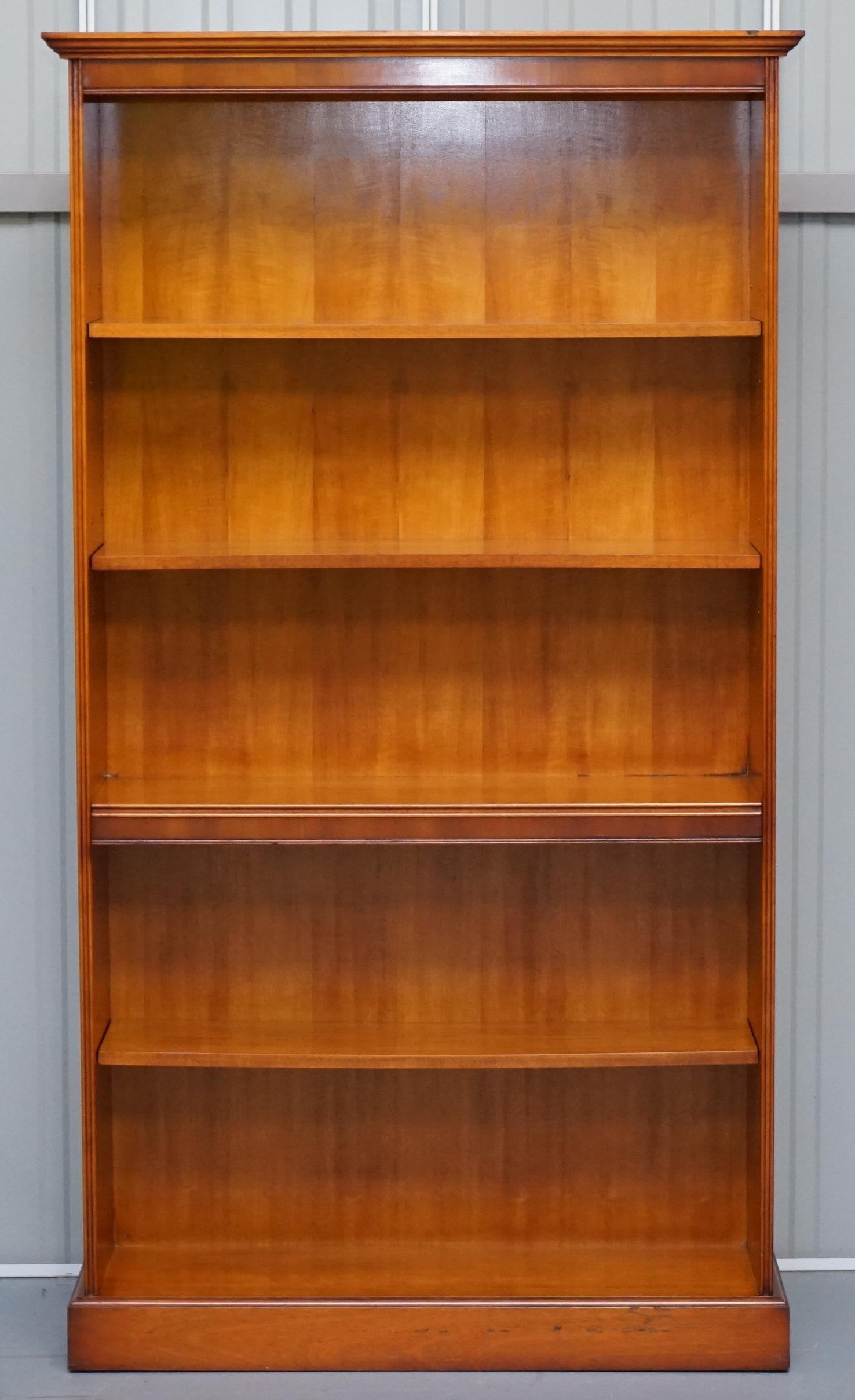 bookcases with adjustable shelves