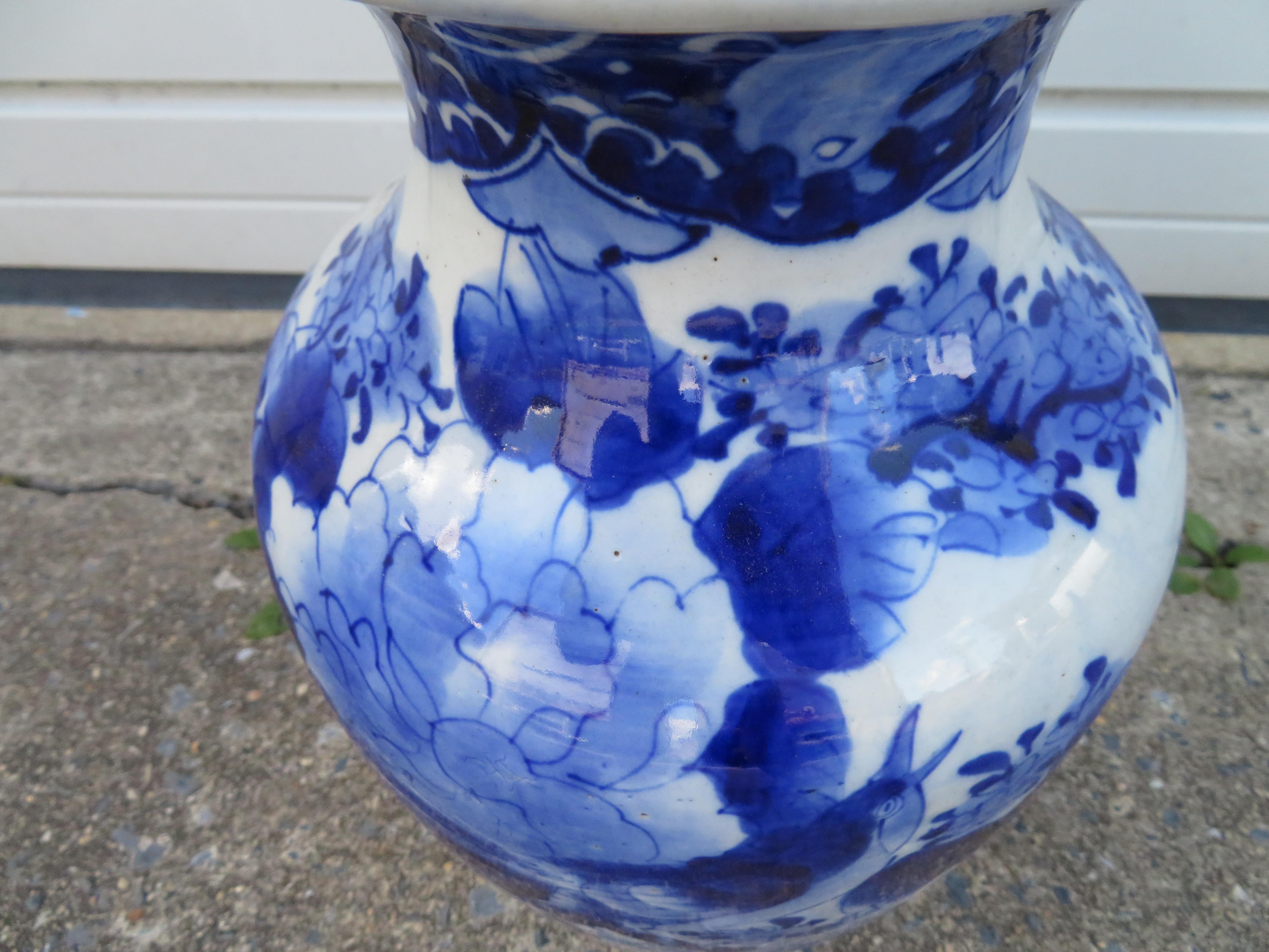 Lovely Matching Pair of Porcelain Blue and White Oriental Vases For Sale 2