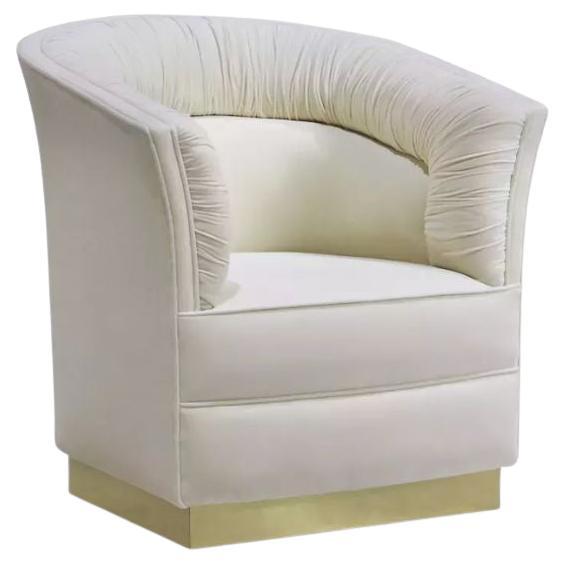 Bella poltrona con base in metallo