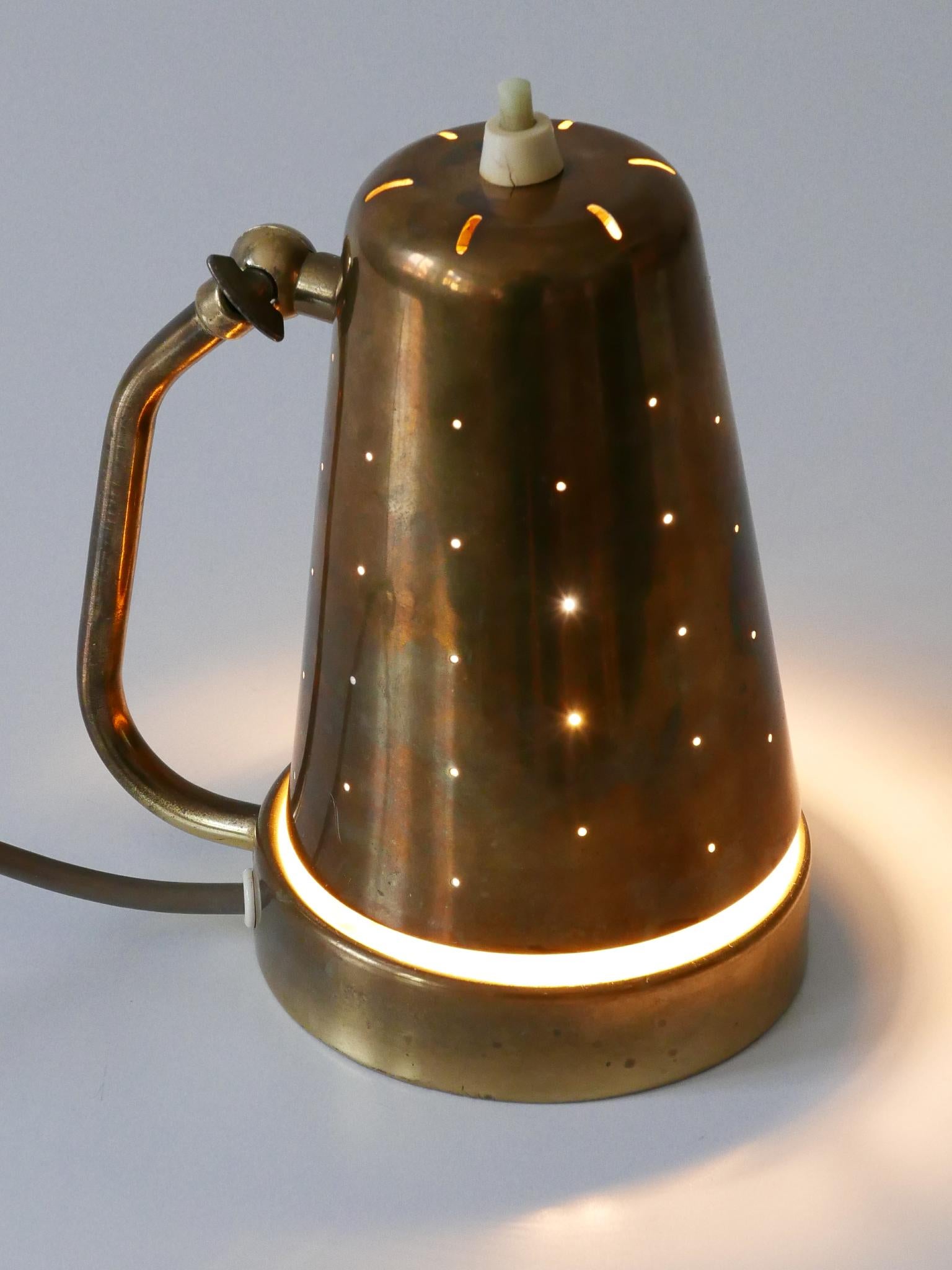 Schöne Tischlampe oder Wandleuchte aus Messing aus der Mitte des Jahrhunderts von Borens Boras Schweden 1950er Jahre (Schwedisch) im Angebot