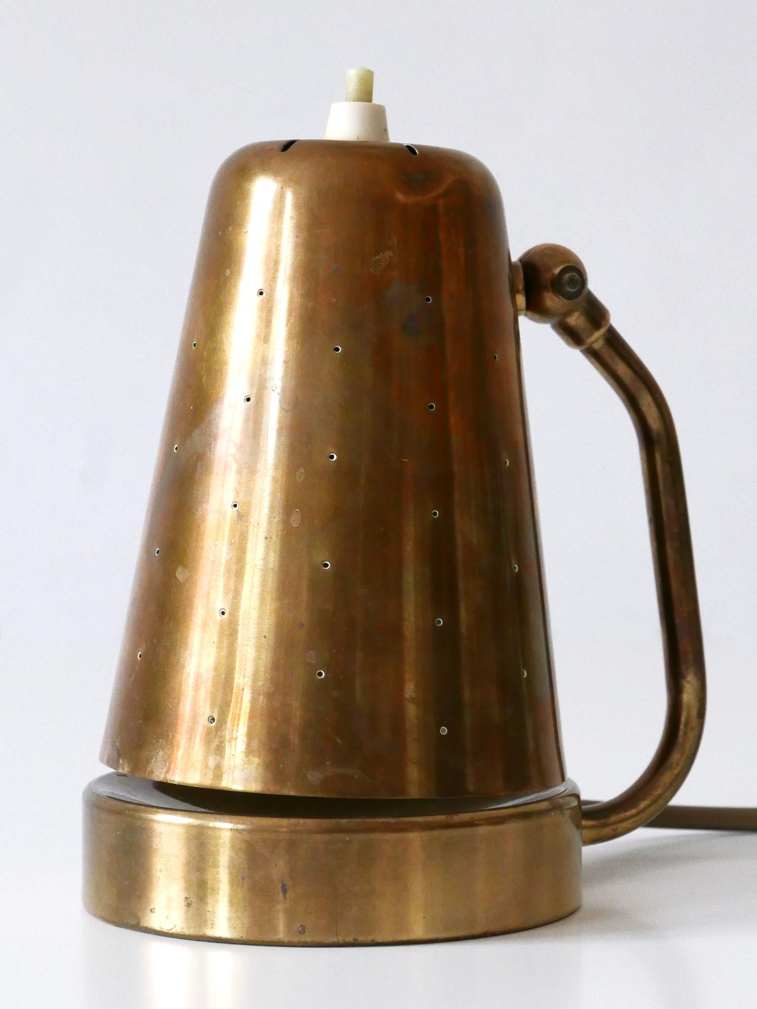 Schöne Tischlampe oder Wandleuchte aus Messing aus der Mitte des Jahrhunderts von Borens Boras Schweden 1950er Jahre (Mitte des 20. Jahrhunderts) im Angebot