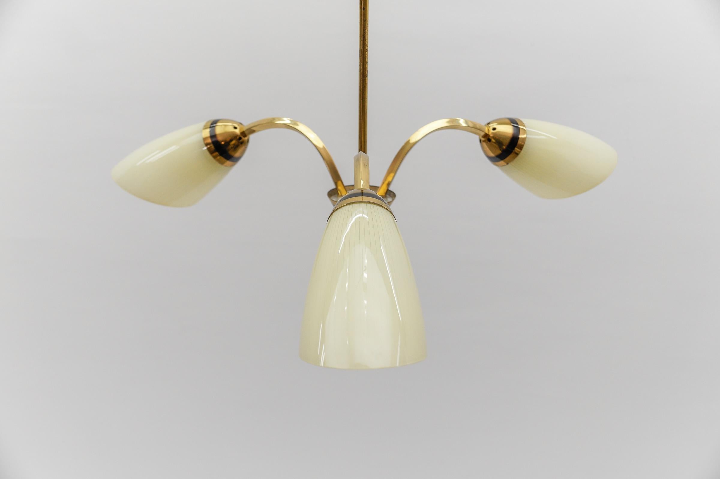Schöne 3-armige Sputnik-Lampe aus Messing, Mid-Century Modern, 1950er Jahre (Mitte des 20. Jahrhunderts)