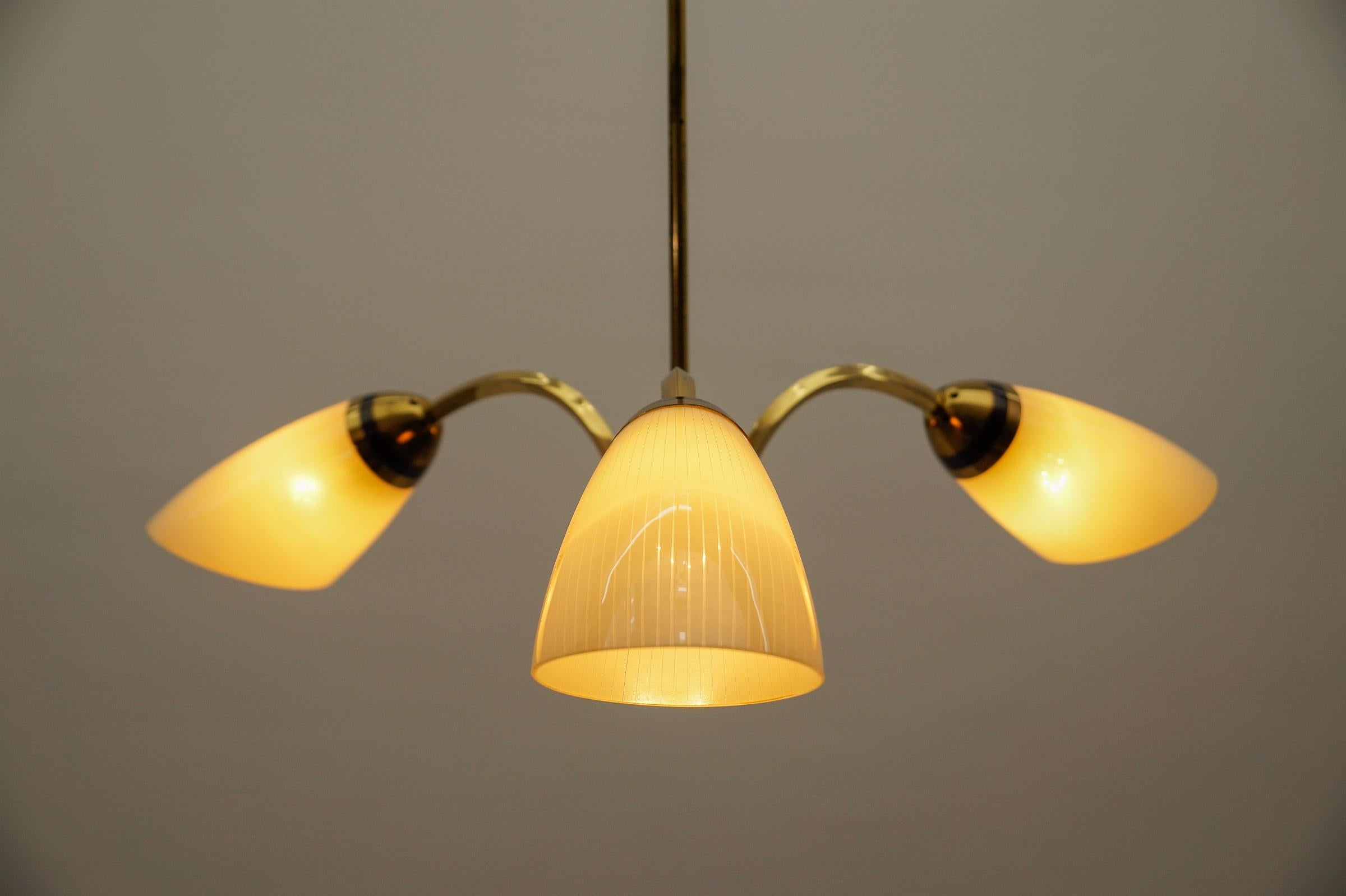 Schöne 3-armige Sputnik-Lampe aus Messing, Mid-Century Modern, 1950er Jahre (Metall)