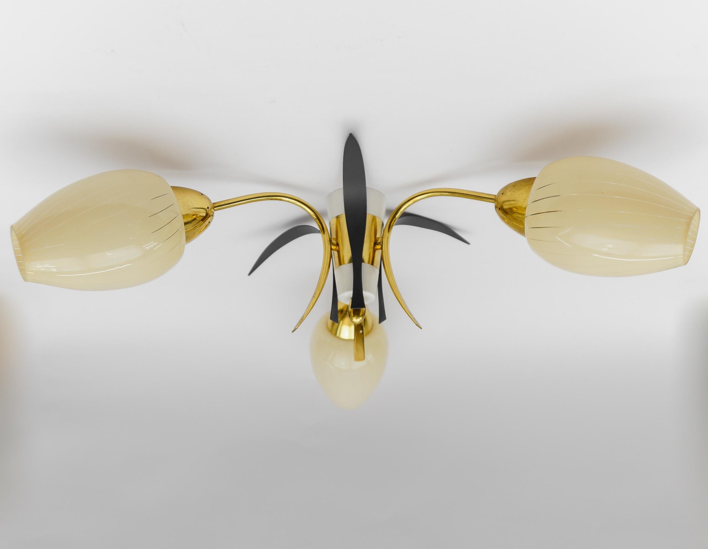Mid-Century moderno Graziosa lampada Sputnik Modern a 3 braccia in ottone, anni '50, Italia in vendita