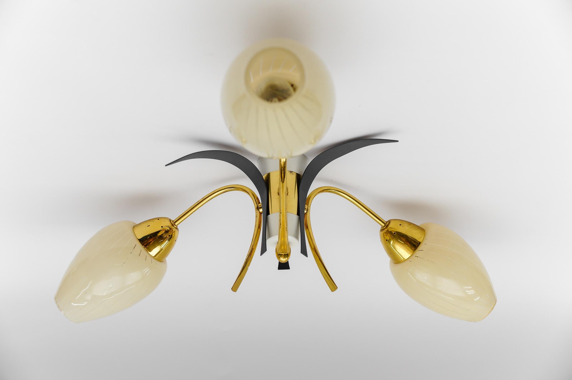 Metallo Graziosa lampada Sputnik Modern a 3 braccia in ottone, anni '50, Italia in vendita
