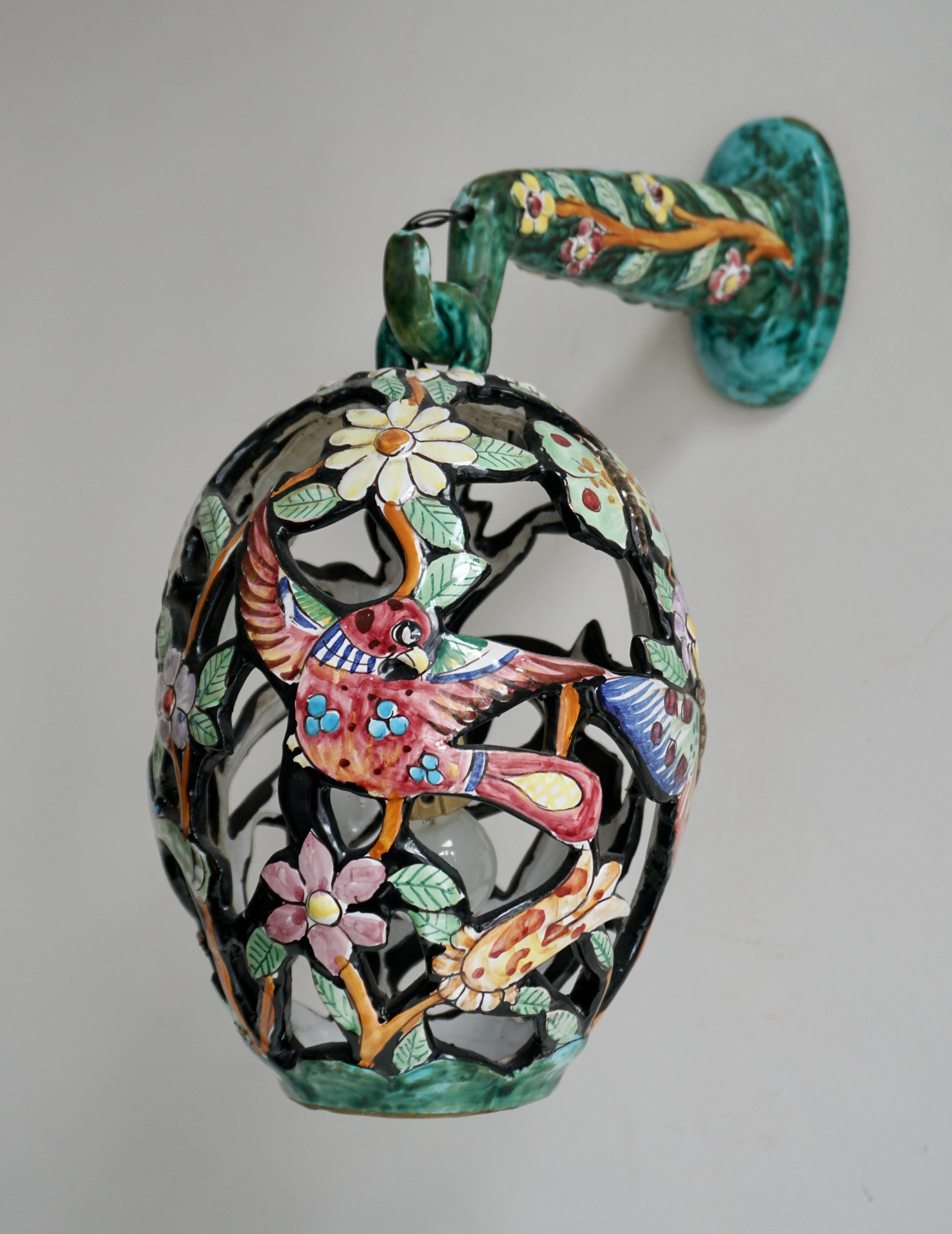 1950s Italian ceramic bird cage wall light with butterfly birds and flowers.

Dimensions;
Height 40 cm.
Depth 38 cm.
Width 20 cm.

The light requires one single E27 screw fit lightbulbs (60Watt max.) LED compatible.


 