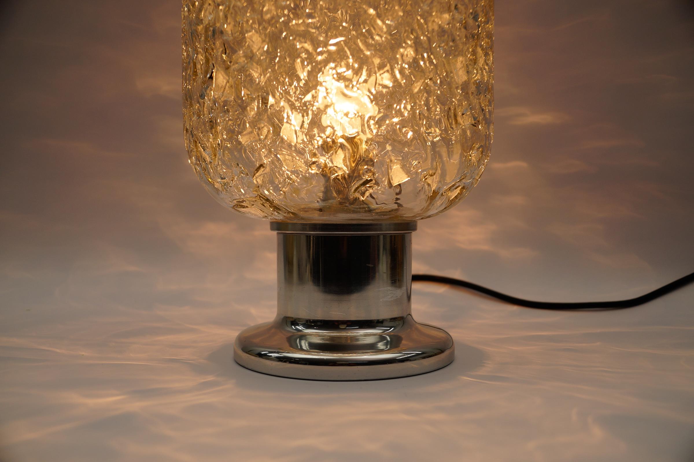 Graziosa lampada da tavolo in vetro soffiato di Murano della DORIA, Germania, anni '60. in vendita 3