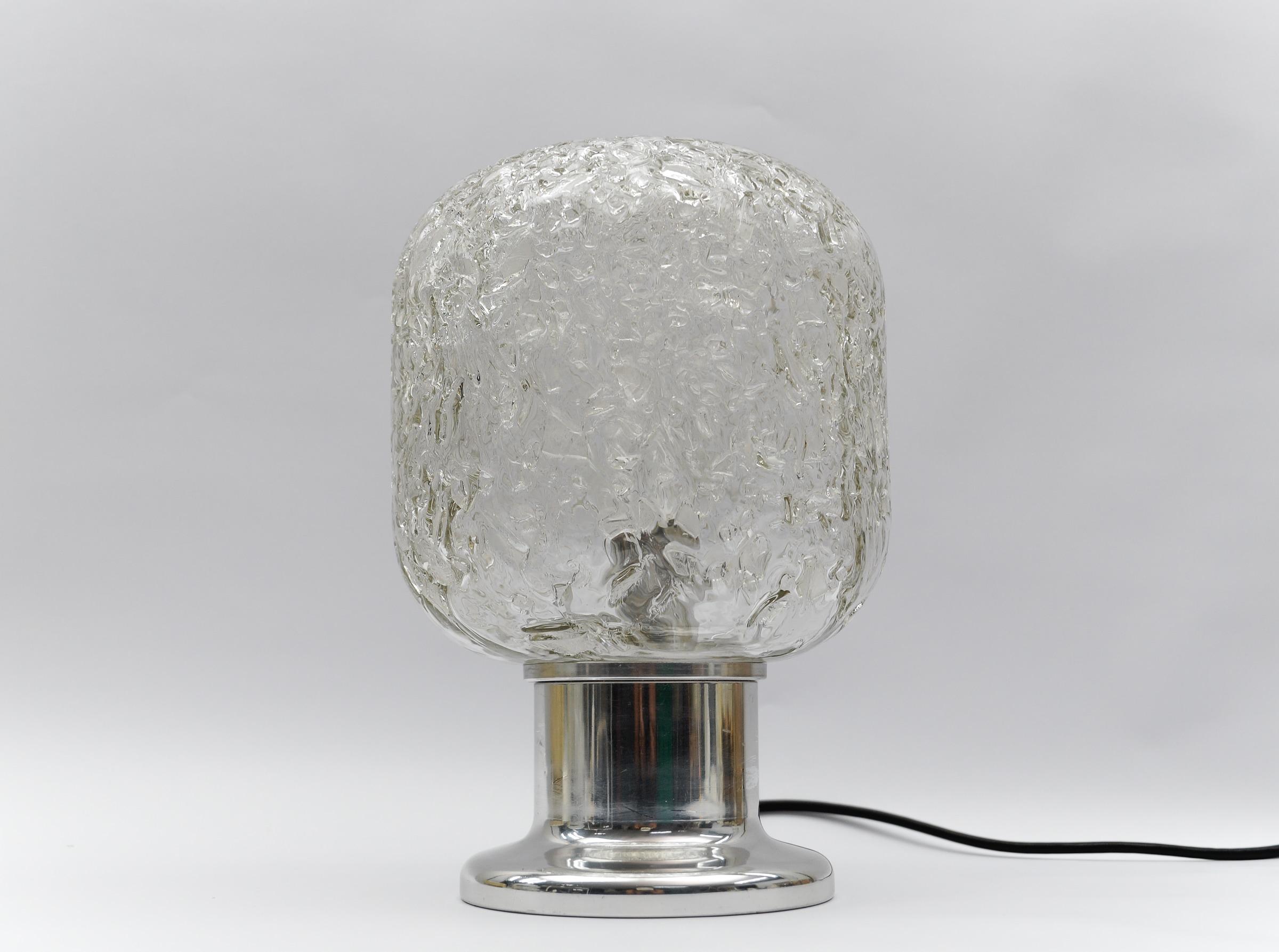 Mid-Century moderno Graziosa lampada da tavolo in vetro soffiato di Murano della DORIA, Germania, anni '60. in vendita