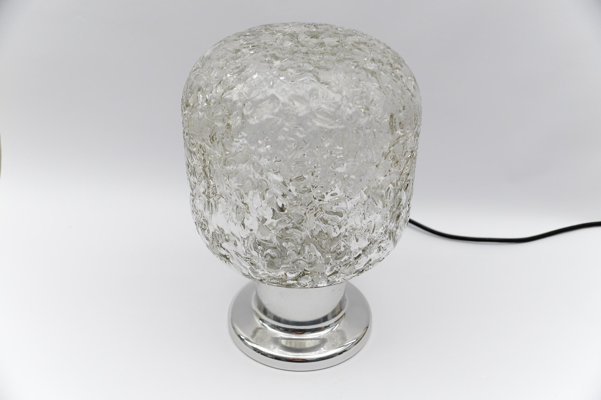 Graziosa lampada da tavolo in vetro soffiato di Murano della DORIA, Germania, anni '60. In condizioni buone in vendita a Nürnberg, Bayern